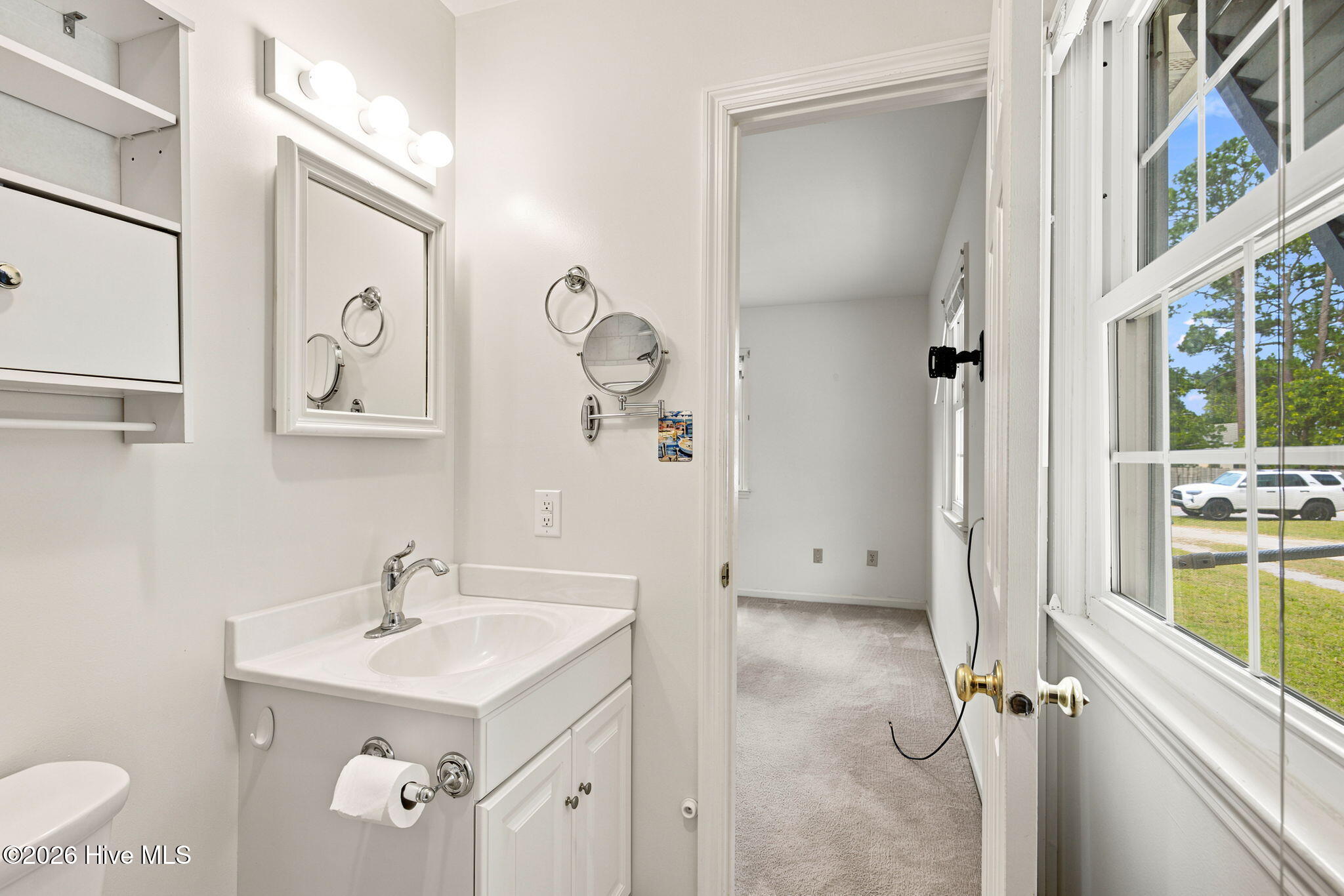 712 James Drive Property Photo 8
