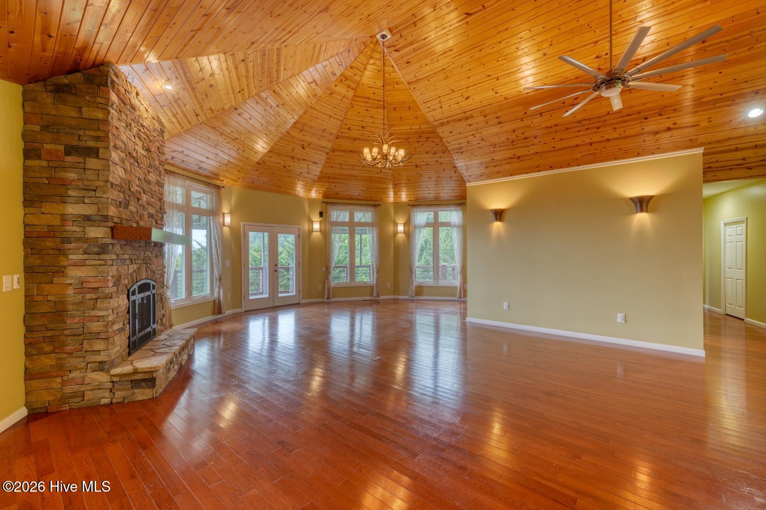645 Outlook Road Property Photo 7