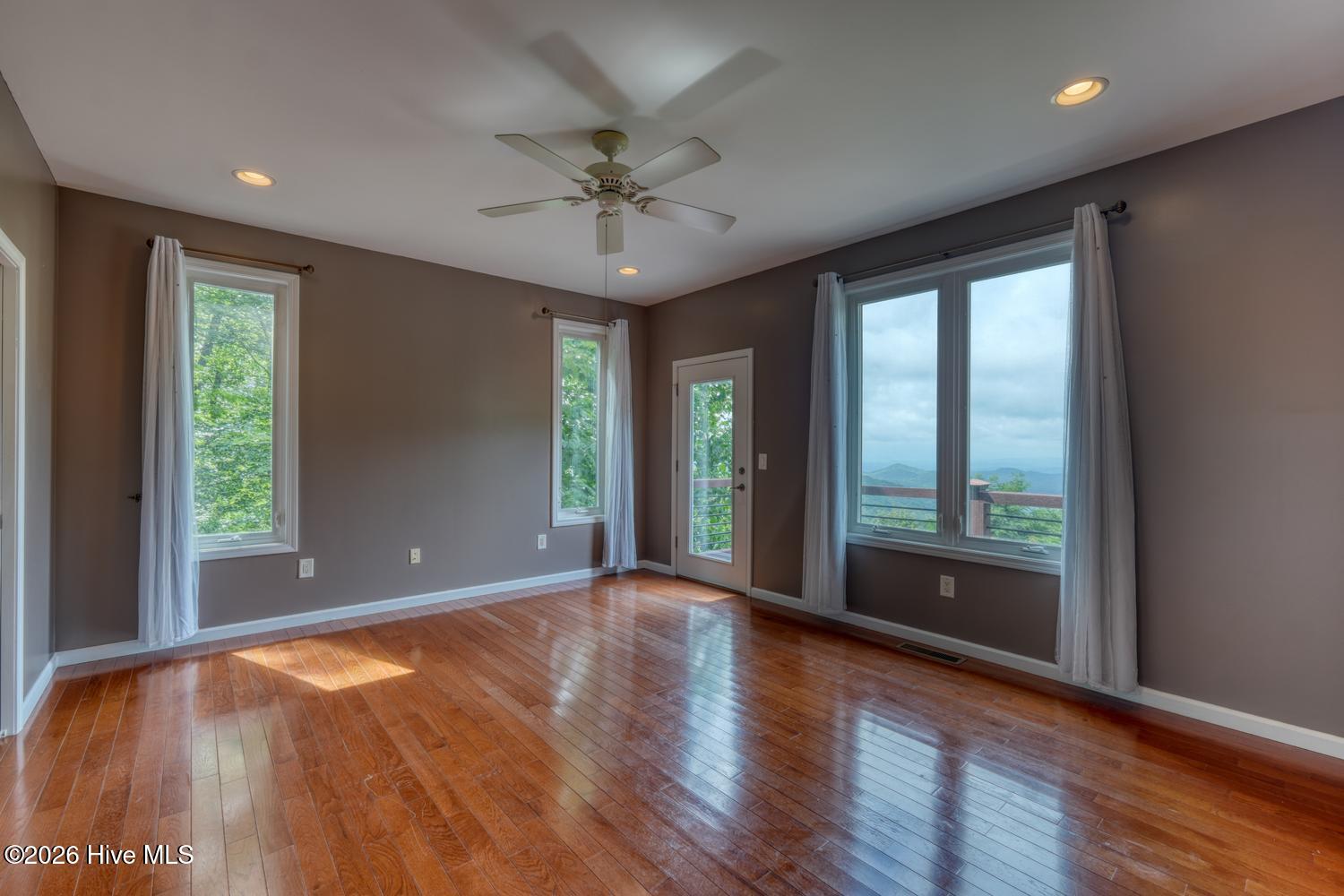 645 Outlook Road Property Photo 28