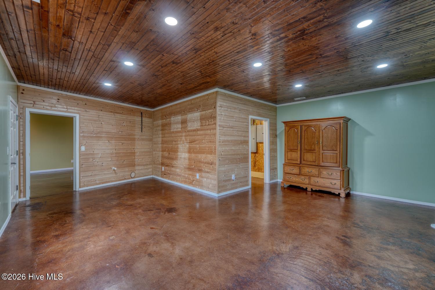 645 Outlook Road Property Photo 38