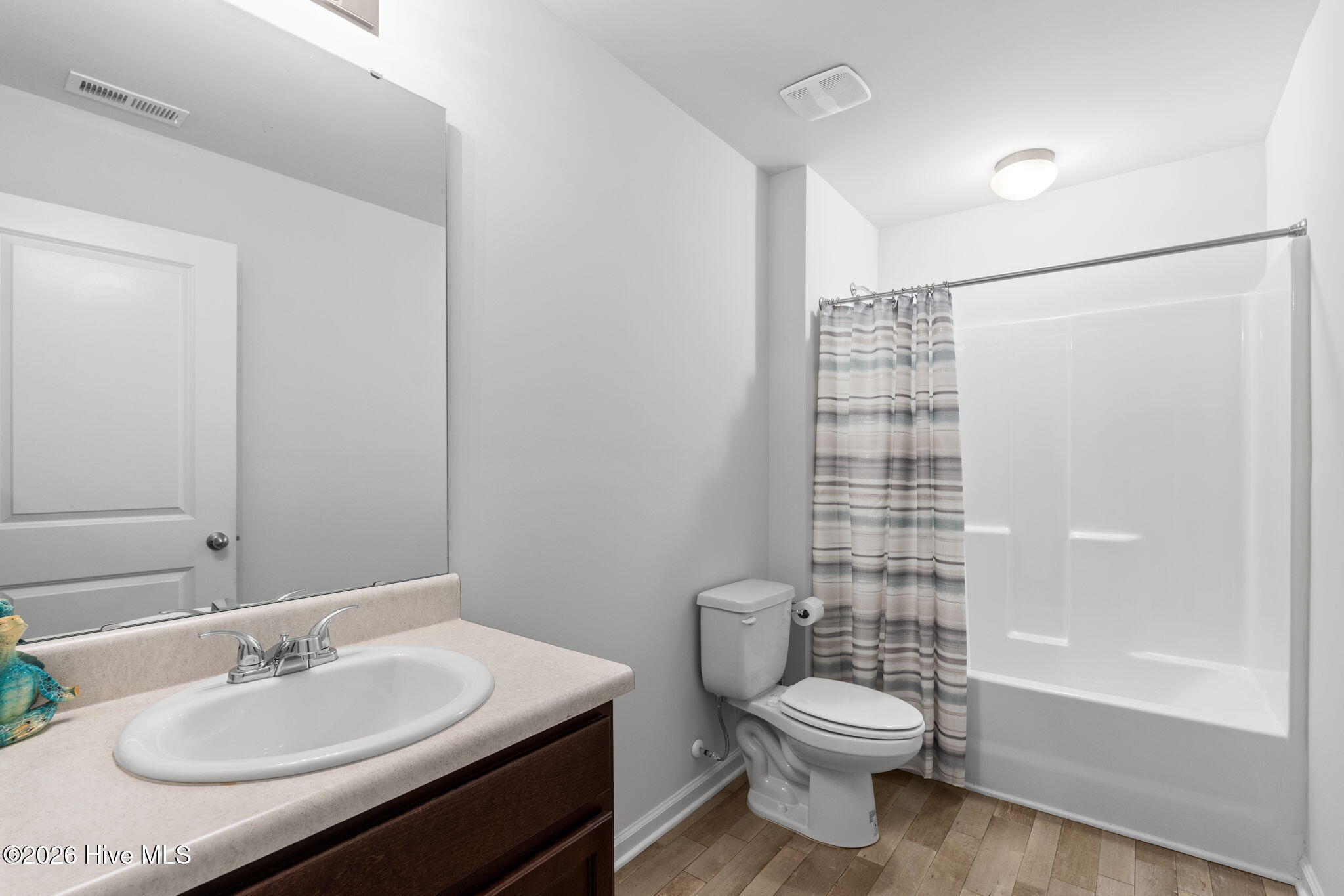 1568 W New Carraway Place Se Property Photo 14