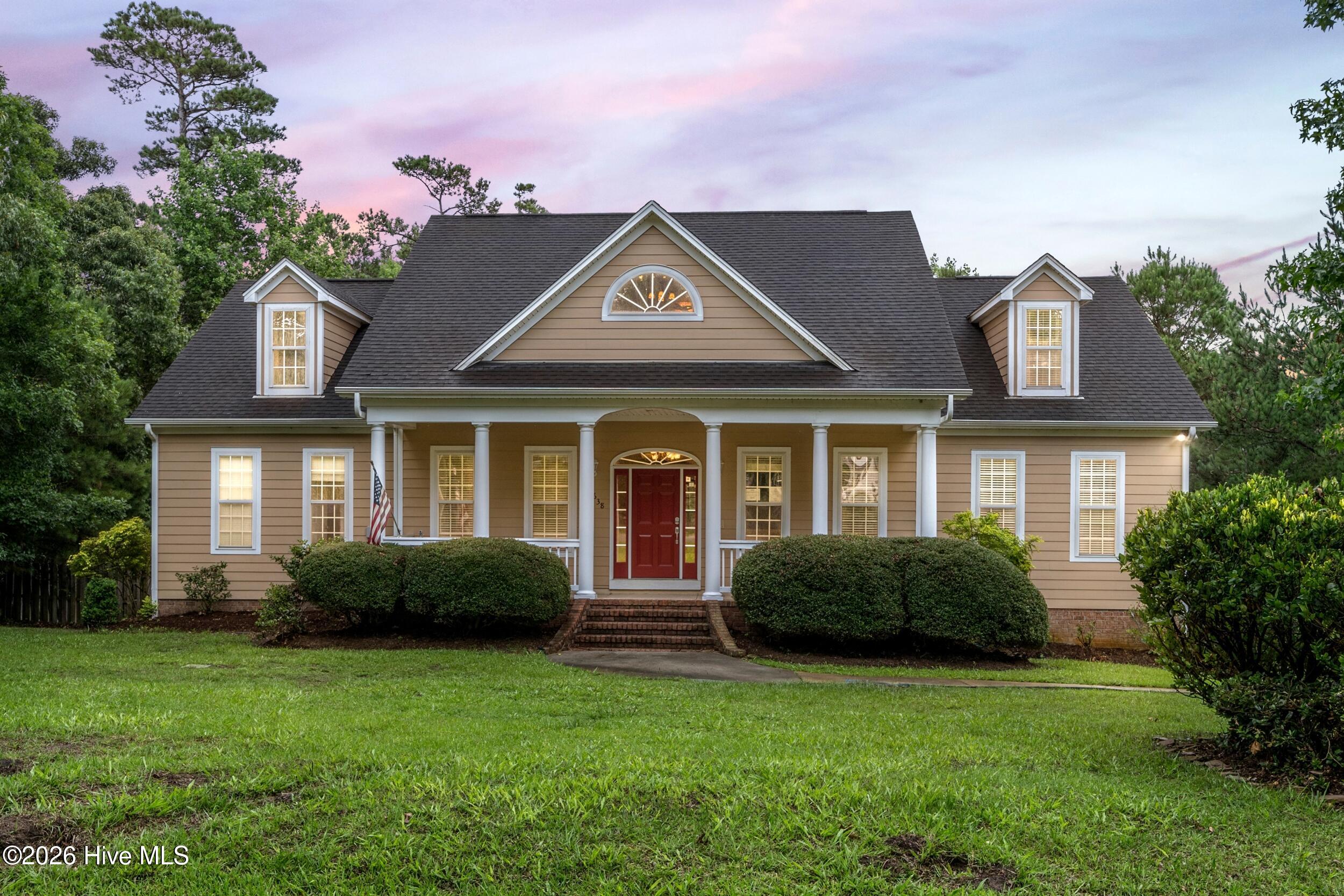 638 Ravenswood Road Property Photo 1