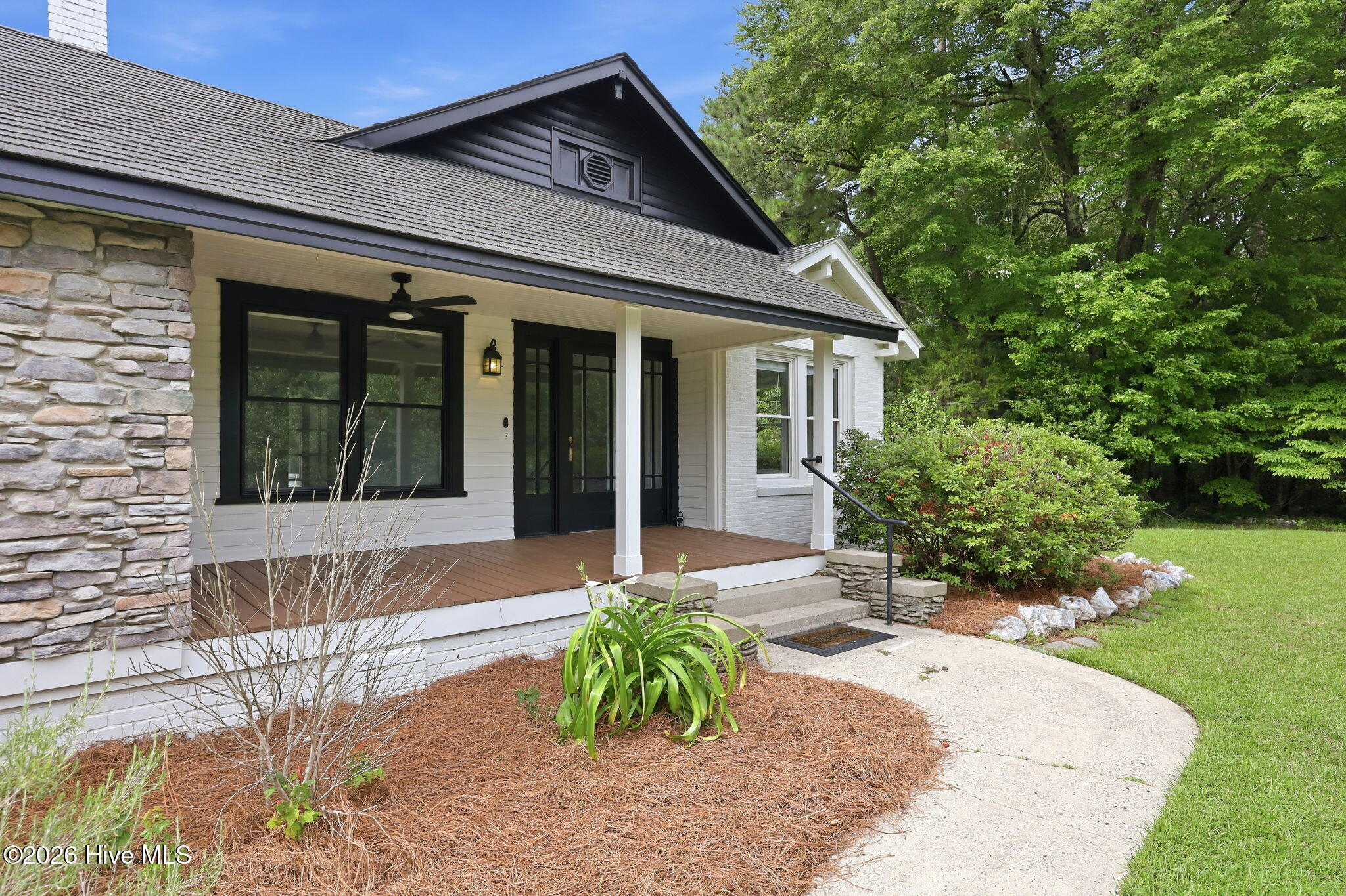 1191 Henley Road Property Photo 4