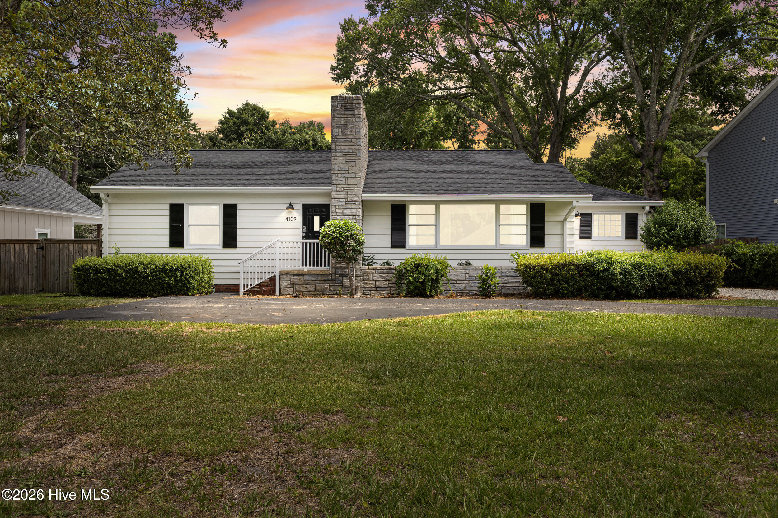 4109 Peachtree Avenue Property Photo 2