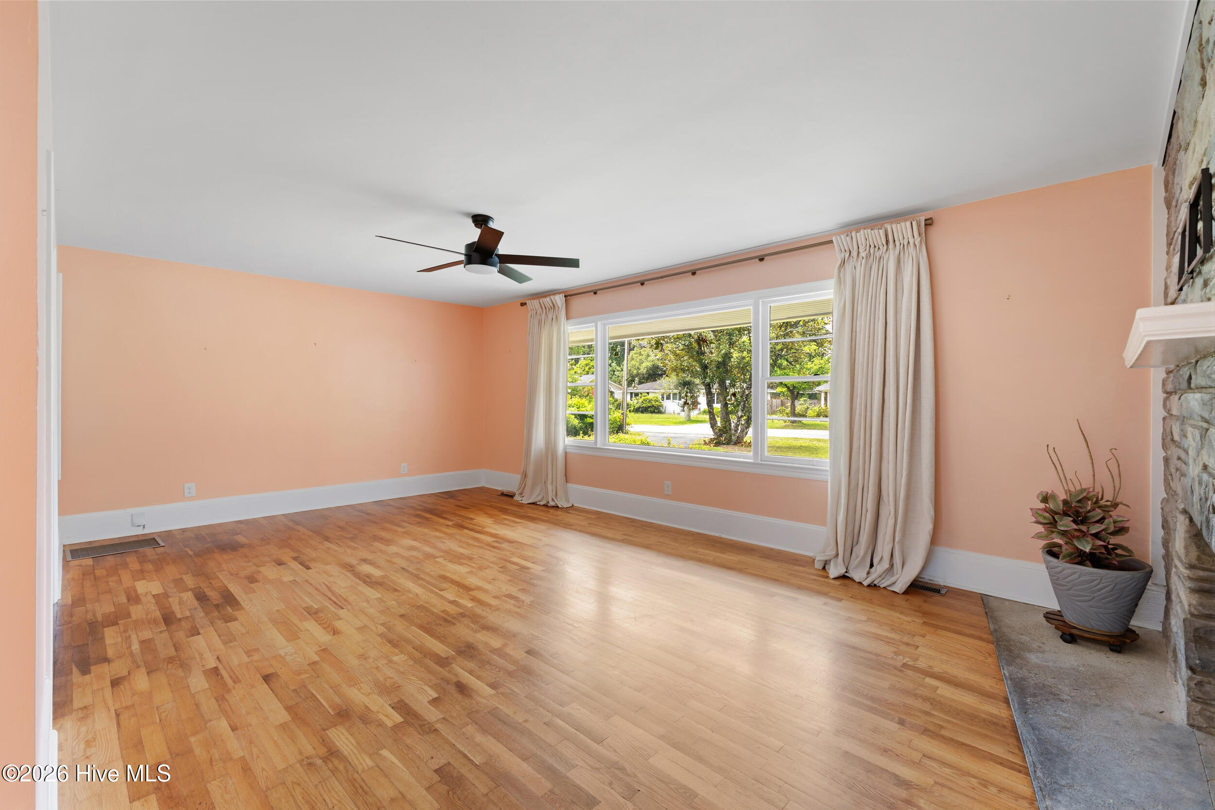 4109 Peachtree Avenue Property Photo 6