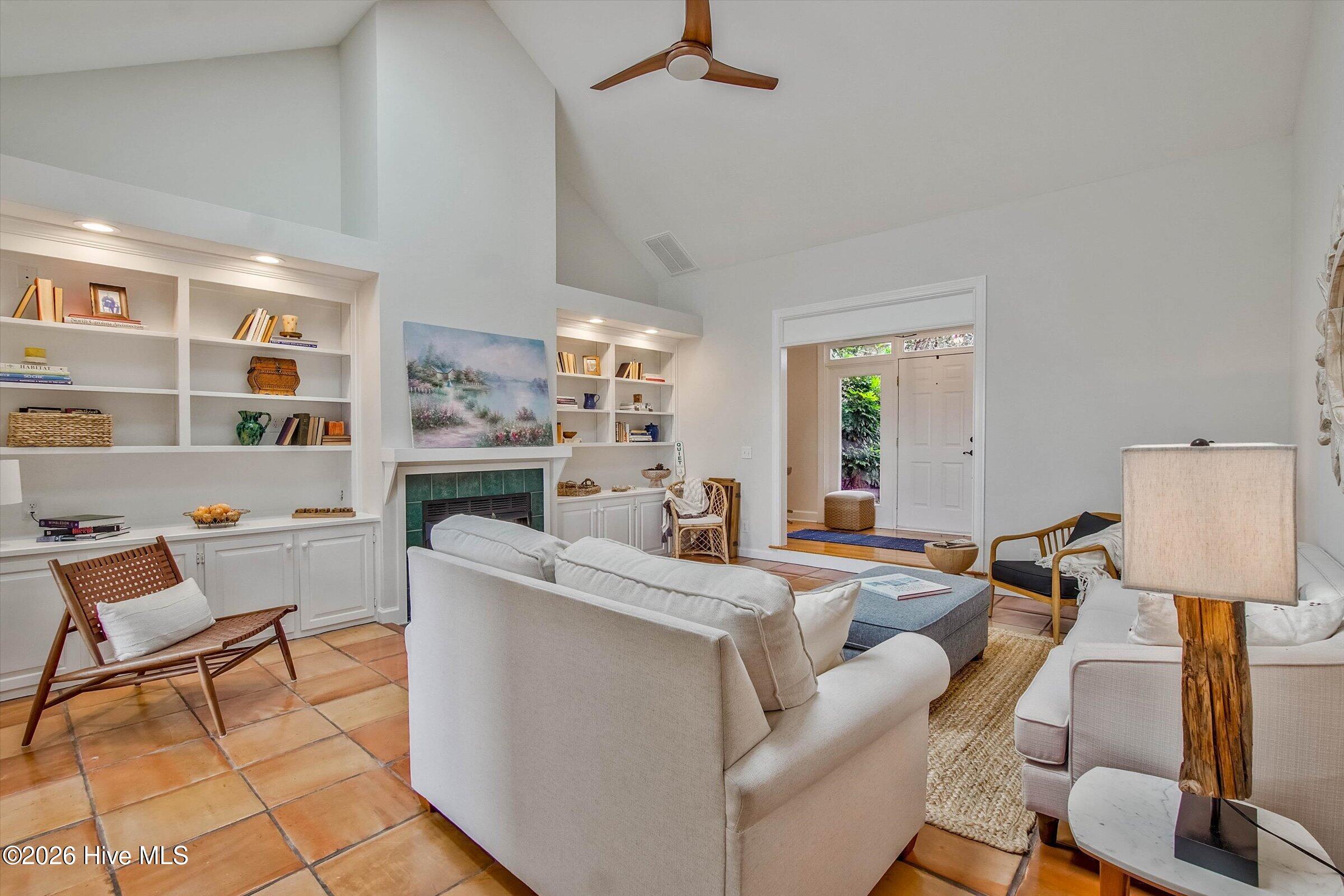 1231 Greenbriar Place Property Photo 11