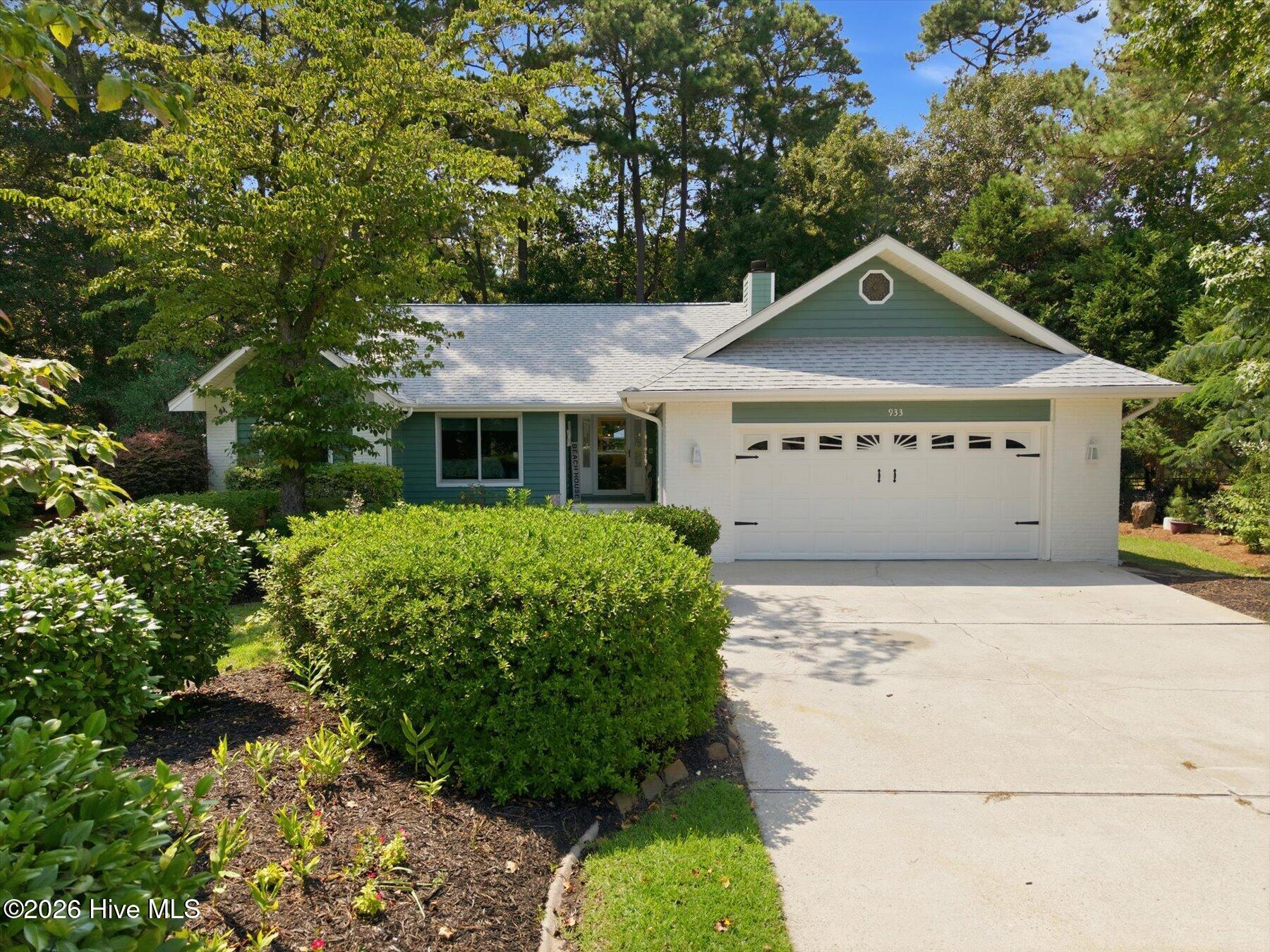 933 Green Pointe Drive Property Photo 1