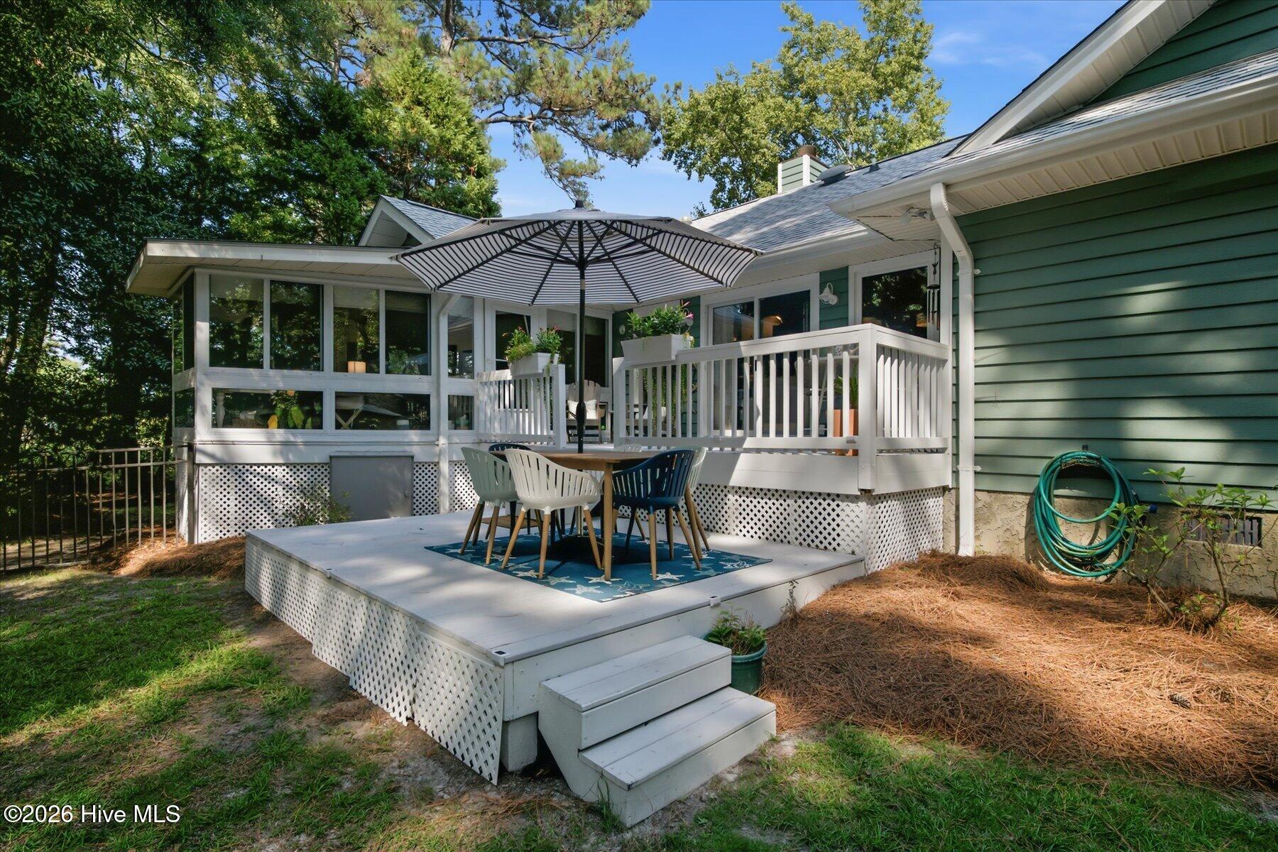 933 Green Pointe Drive Property Photo 40