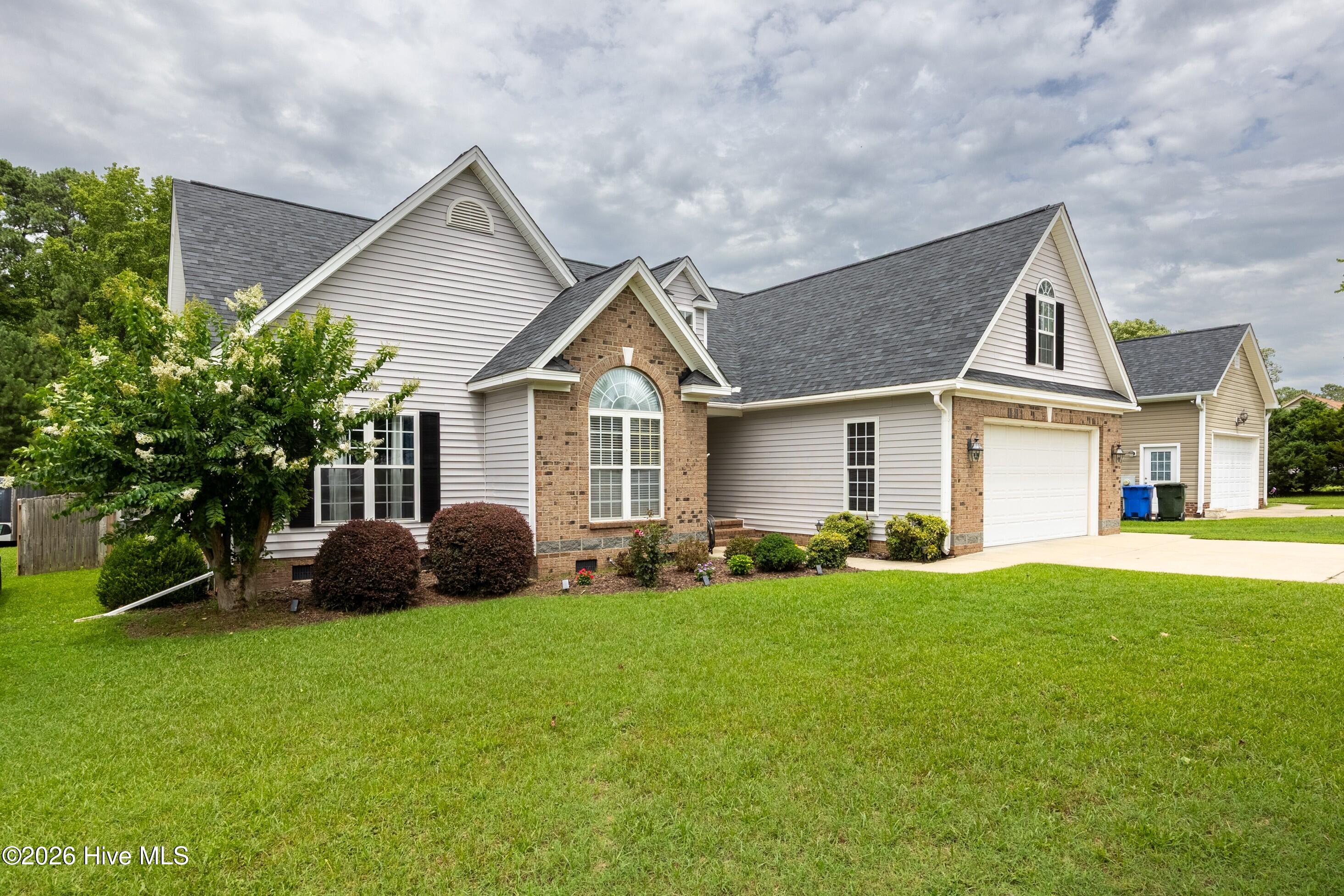 3520 Shadow Ridge Road N Property Photo 2