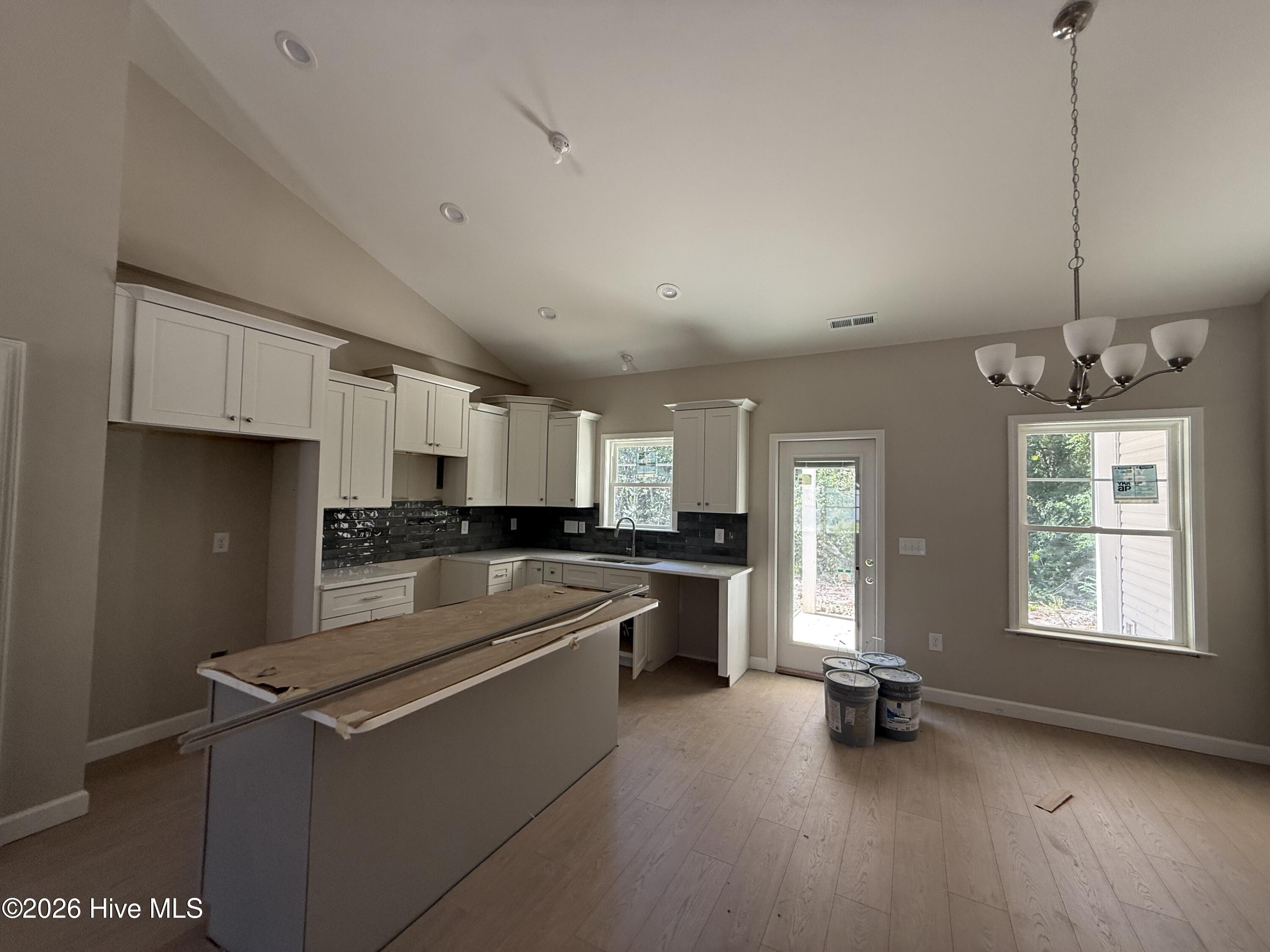1702 Walnut Run Drive Property Photo 4