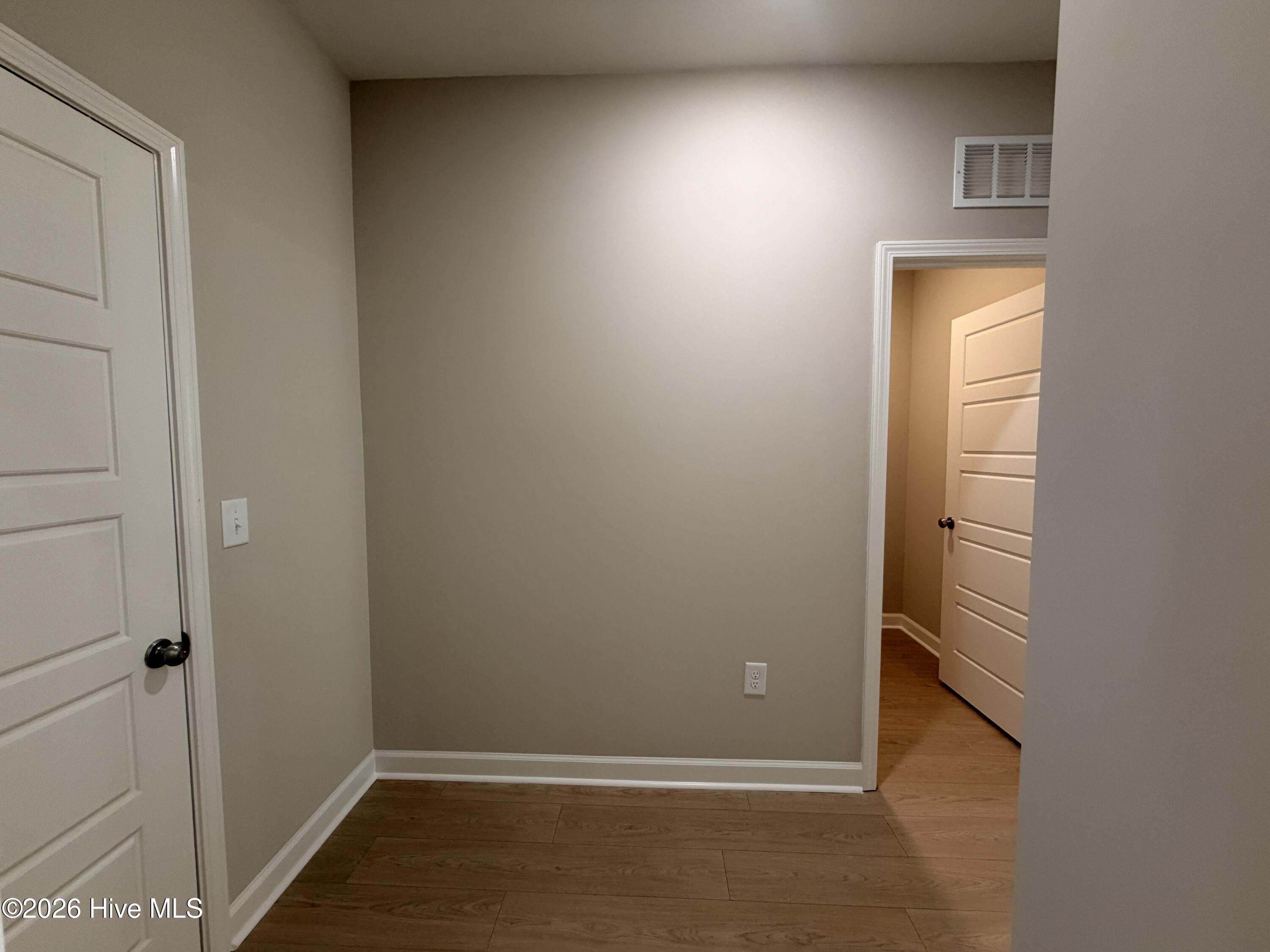 1702 Walnut Run Drive Property Photo 8
