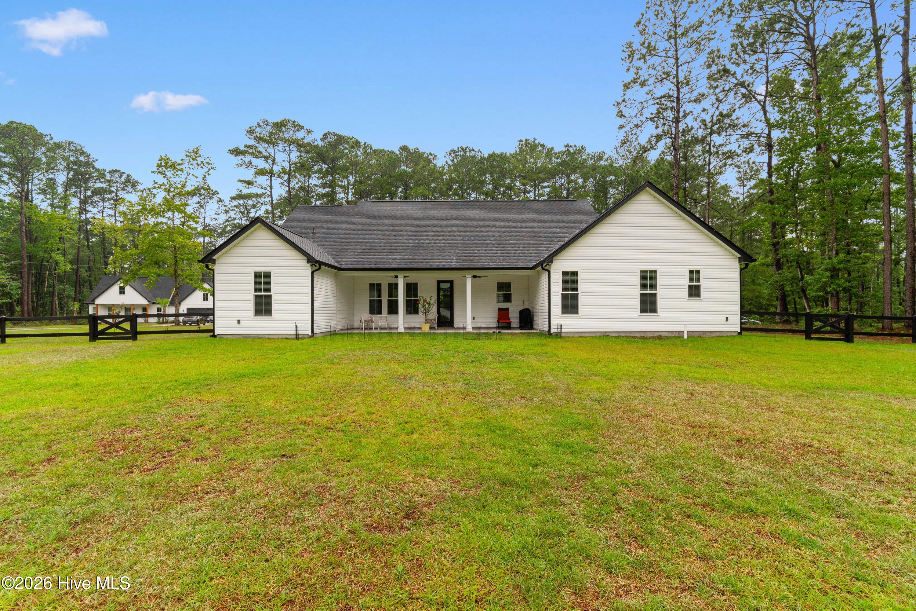 464 Boundary Loop Road Nw Property Photo 4