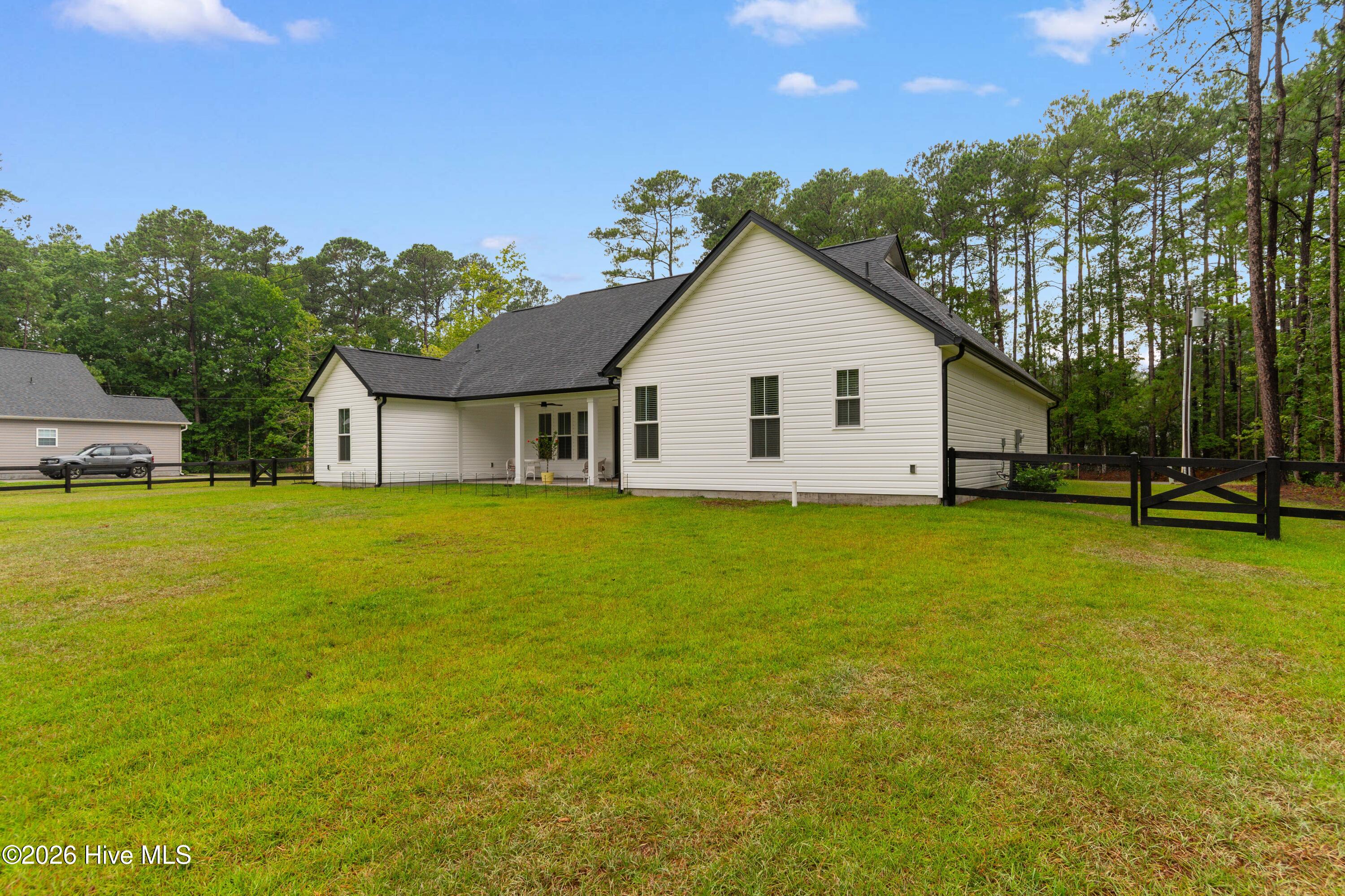 464 Boundary Loop Road Nw Property Photo 5