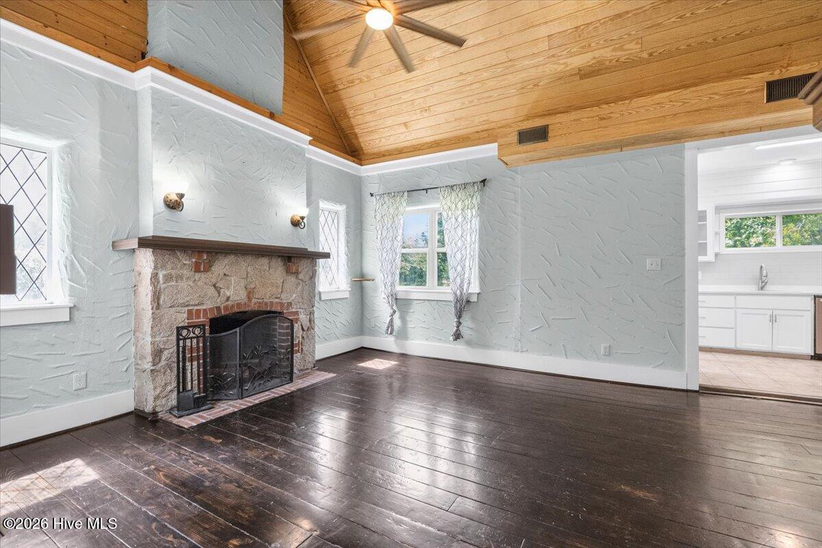 1833 Kissingbower Road Property Photo 6