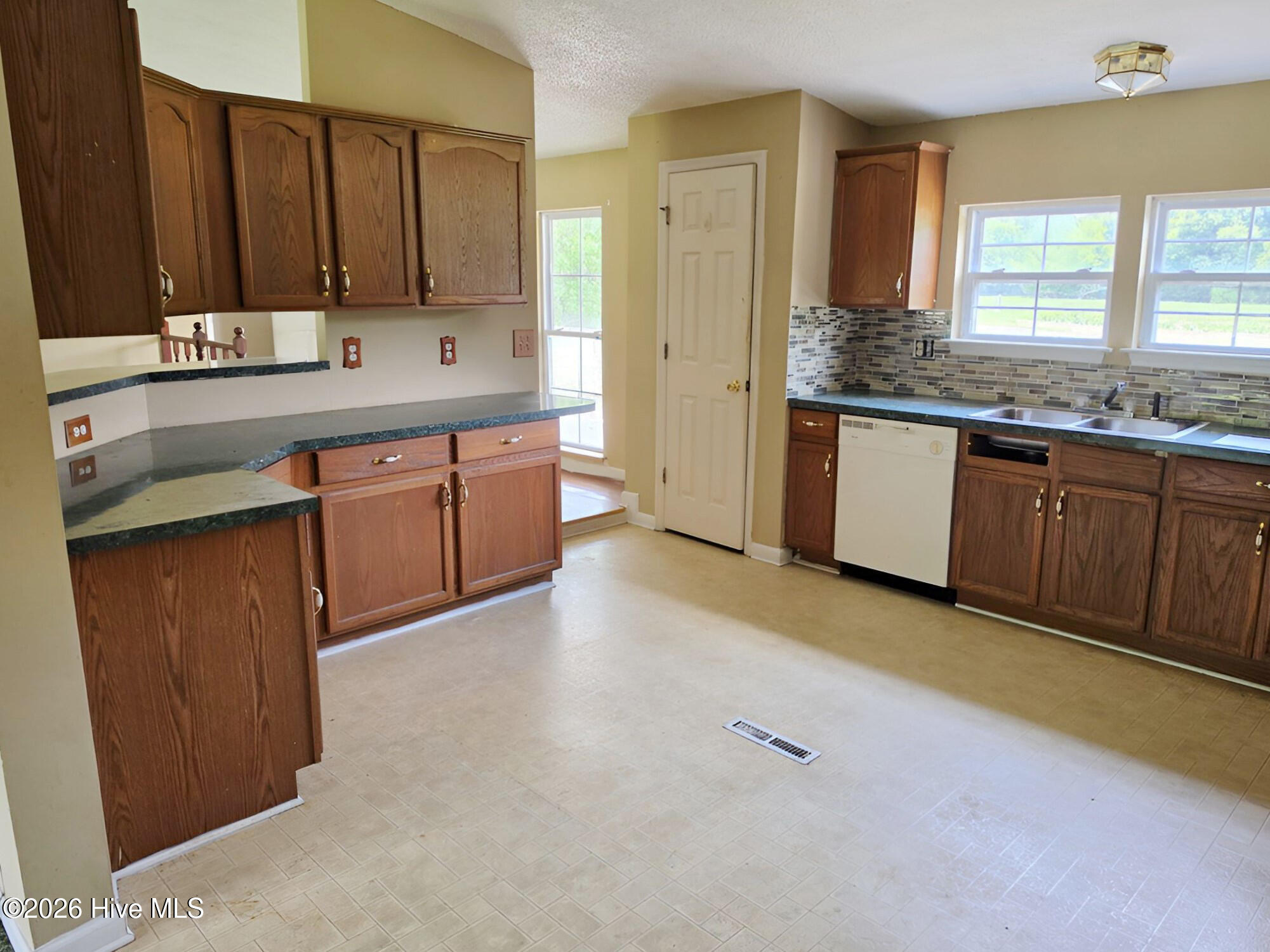38 Banks Road Property Photo 8