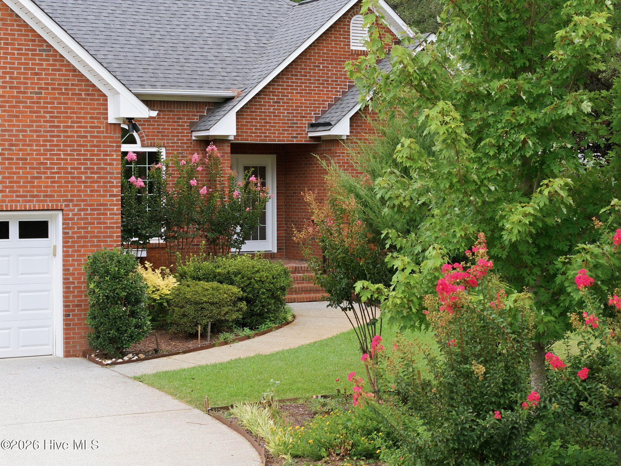 8712 Sedgley Drive Property Photo 3