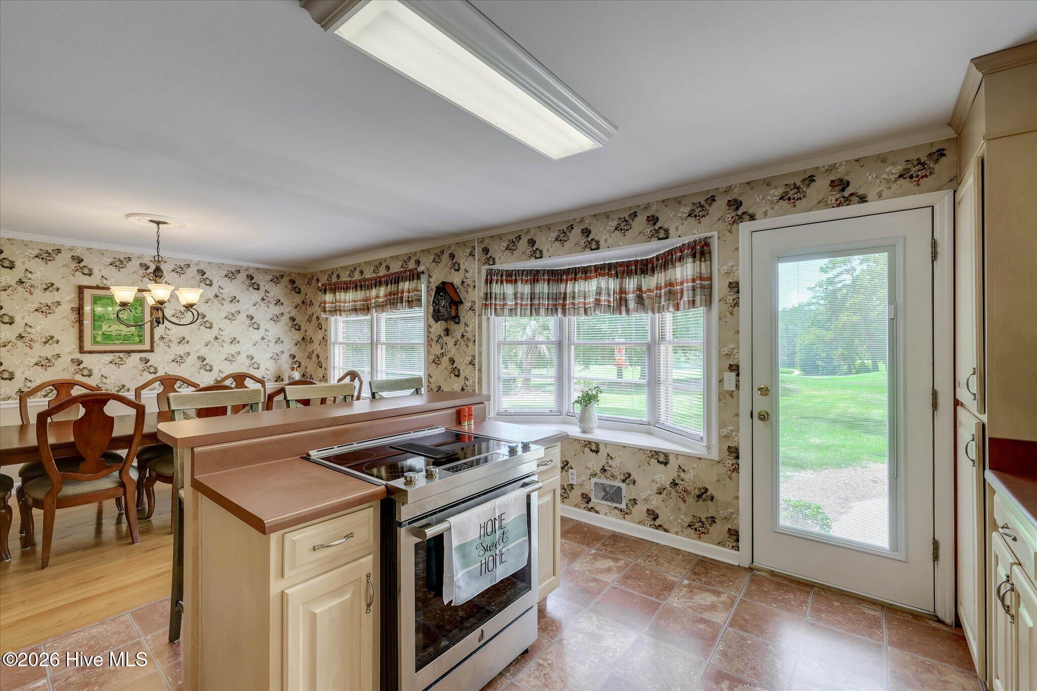 113 Midland Drive Property Photo 3