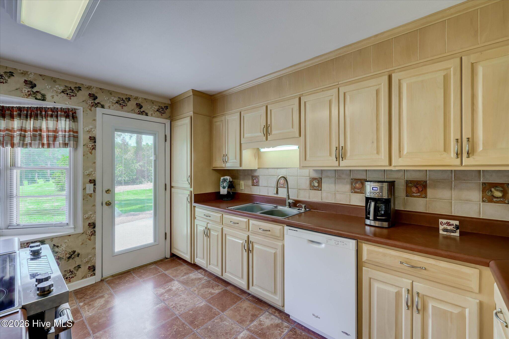113 Midland Drive Property Photo 15