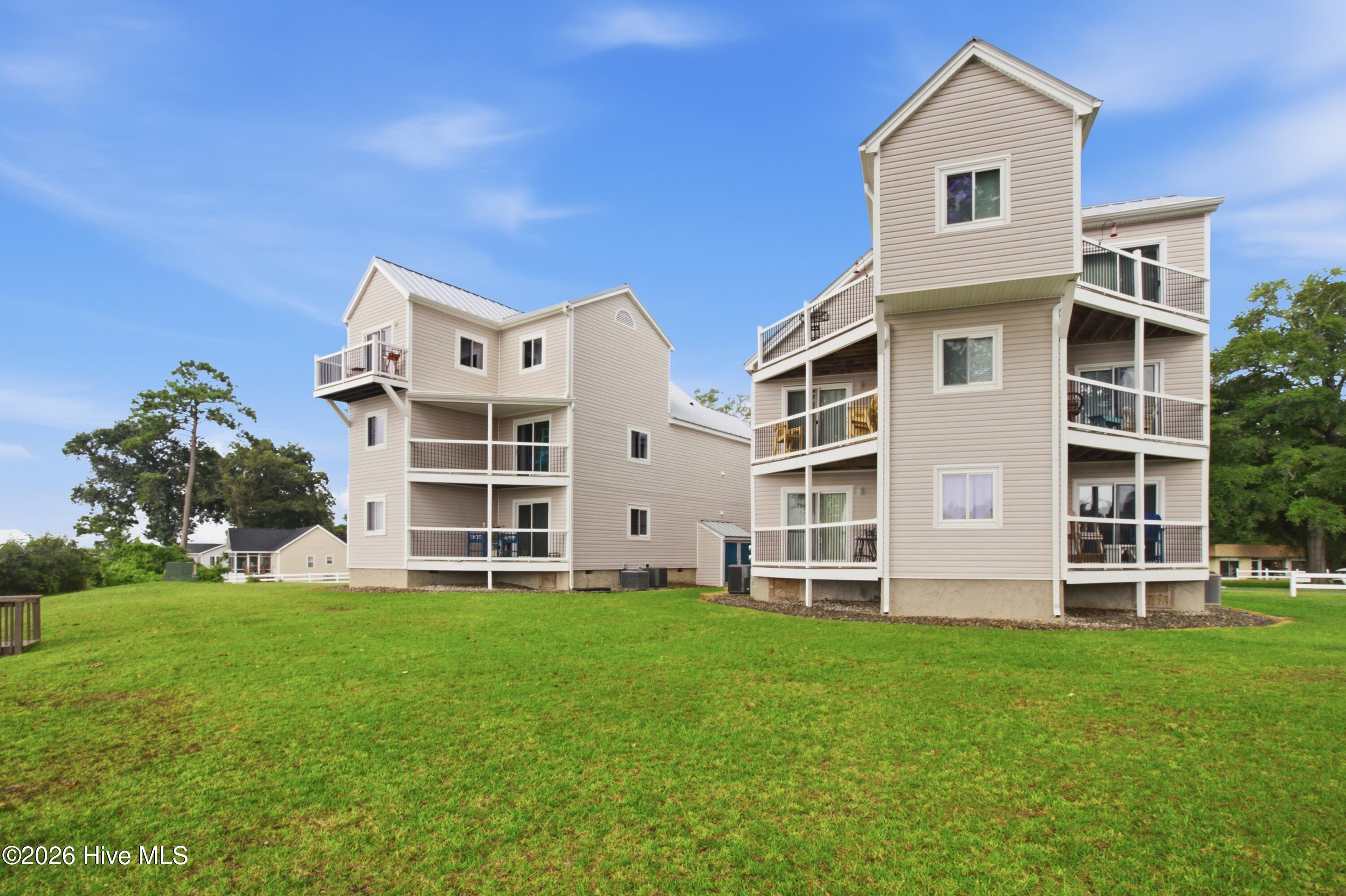 89 Country Club Drive Apt H4 Property Photo 28
