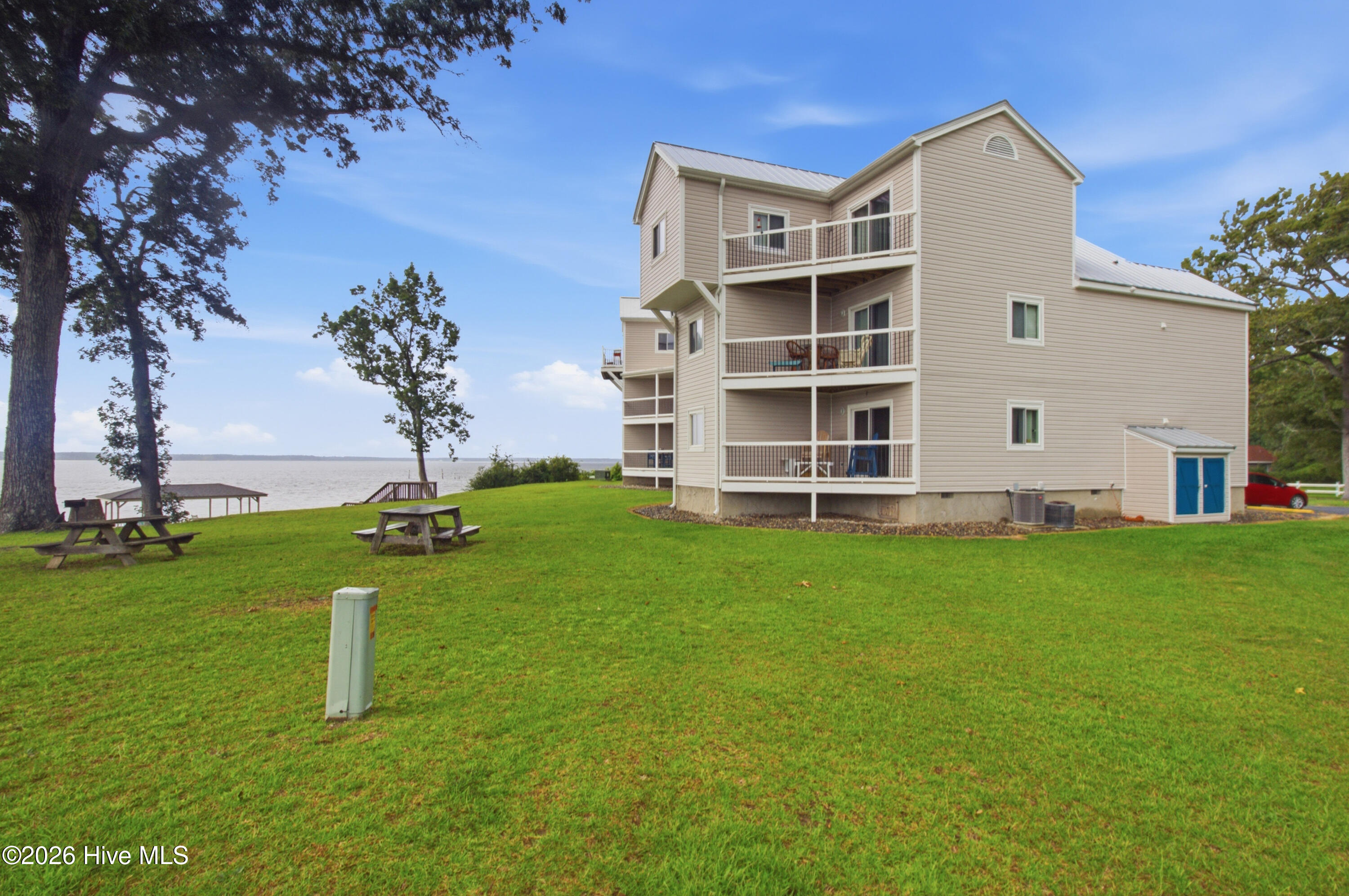 89 Country Club Drive Apt H4 Property Photo 29