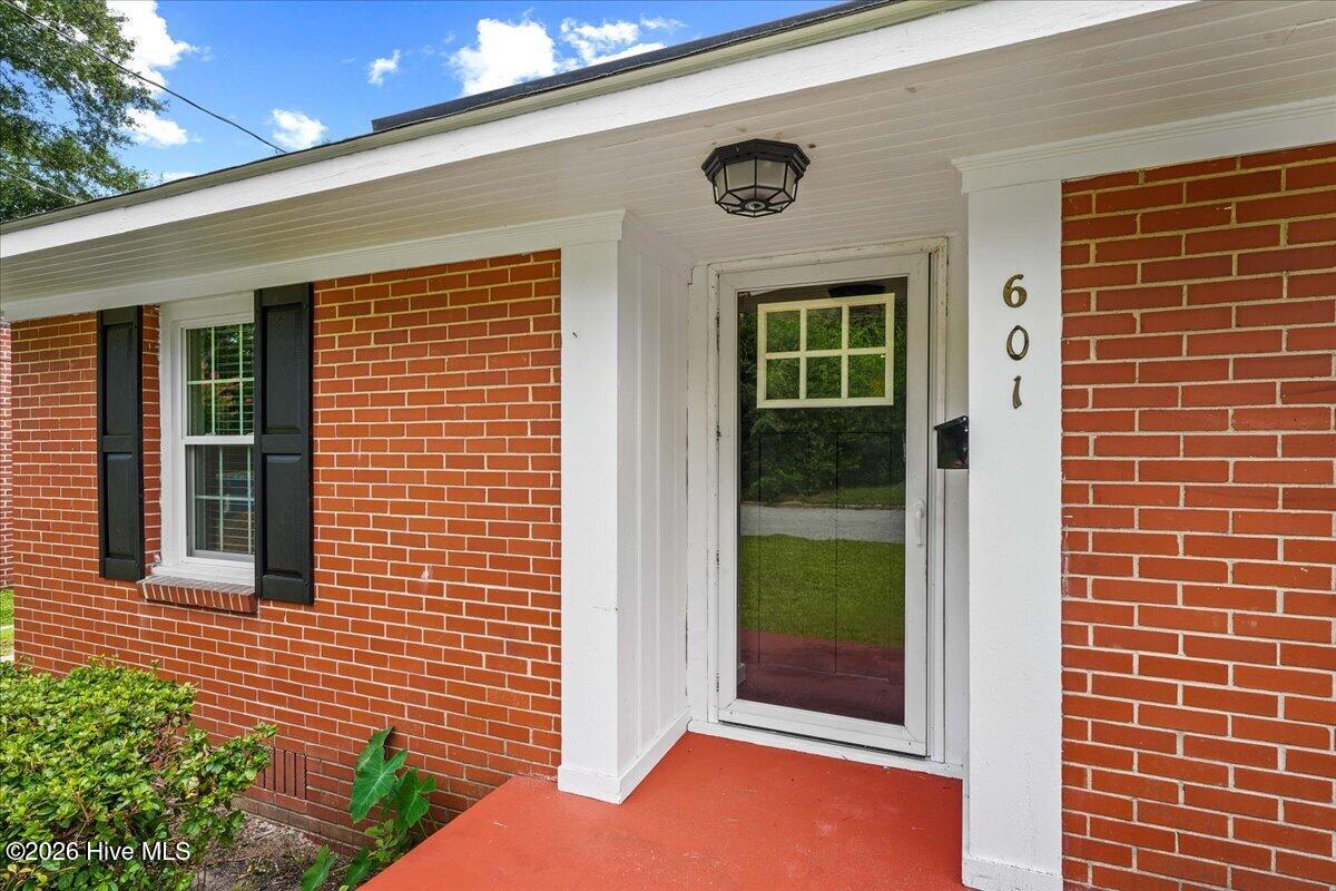 601 E 8th Street Property Photo 4