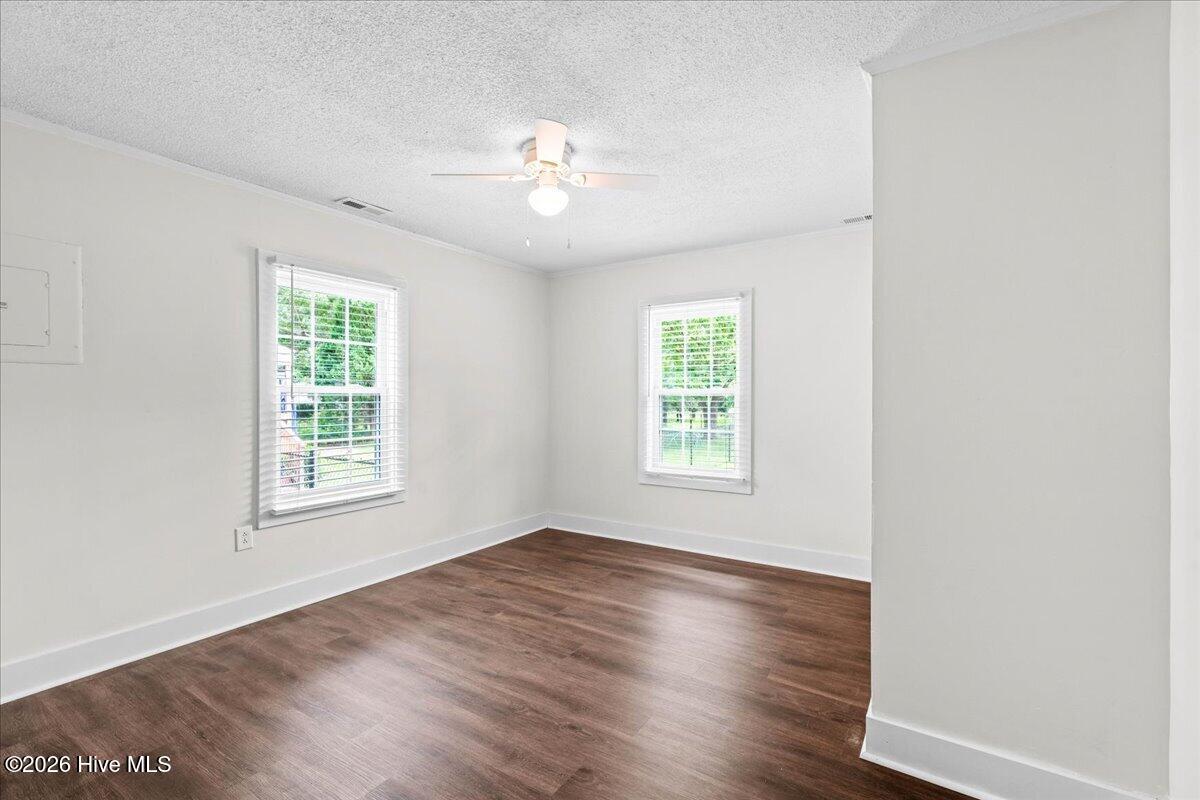601 E 8th Street Property Photo 19