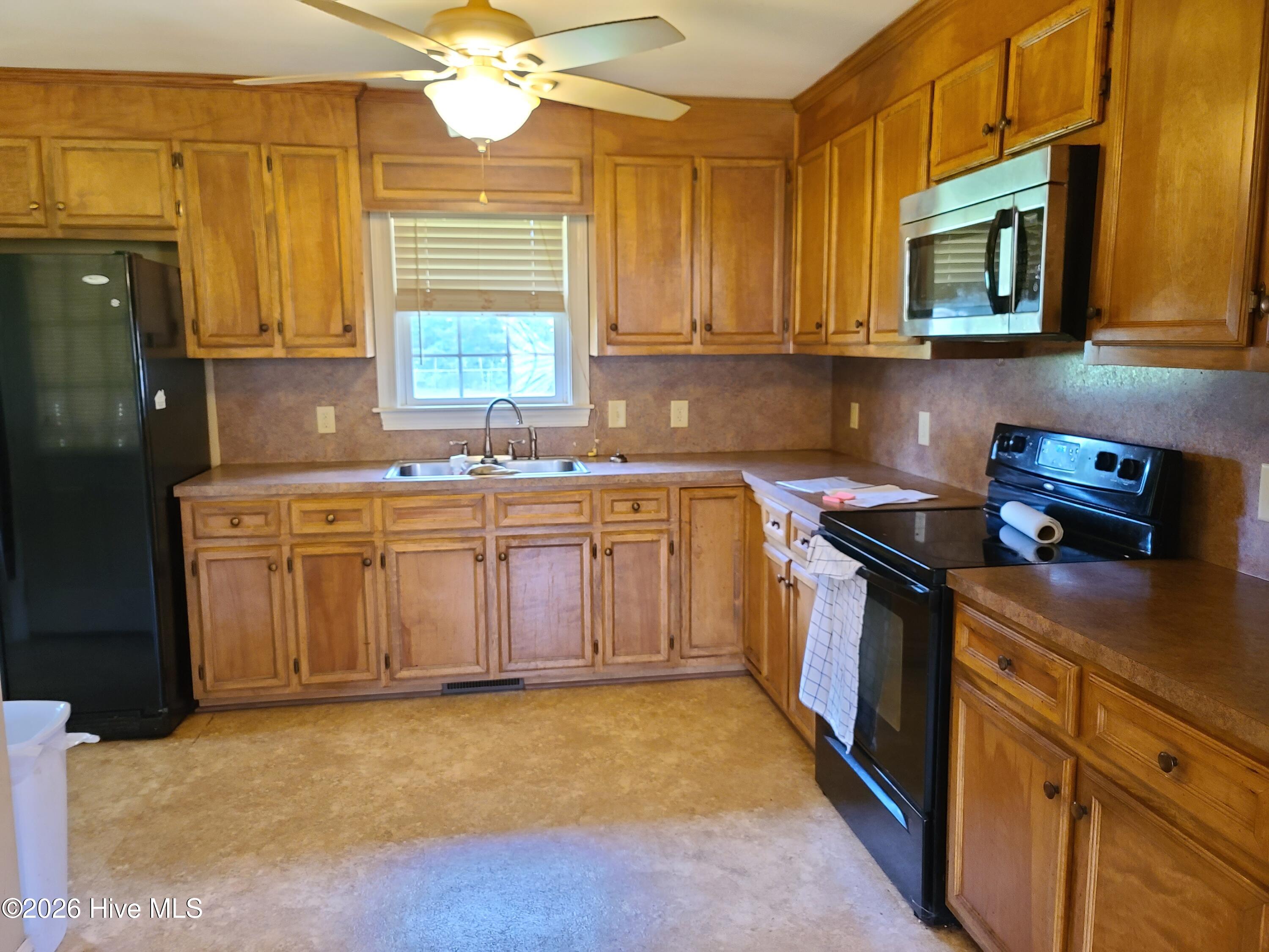 569 Central Avenue Property Photo 14
