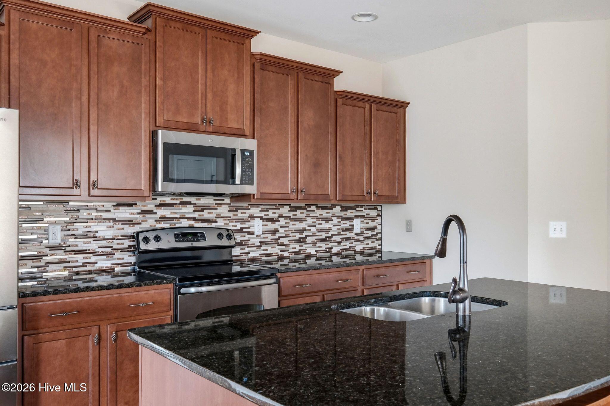 910 Highgrove Drive Property Photo 11