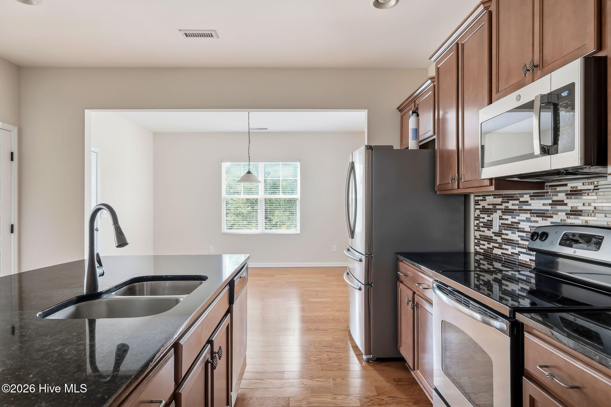 910 Highgrove Drive Property Photo 12