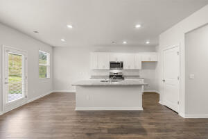 808 Dara Corners Property Photo 4