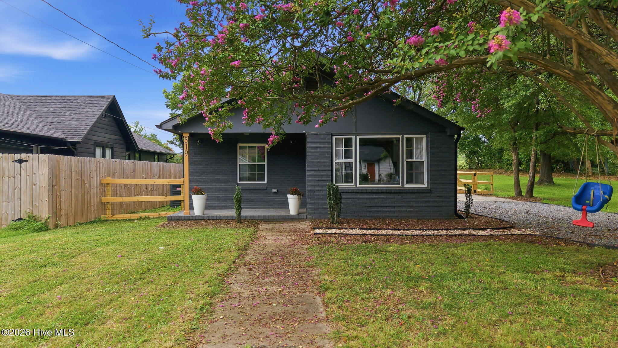 519 E End Avenue Property Photo 2