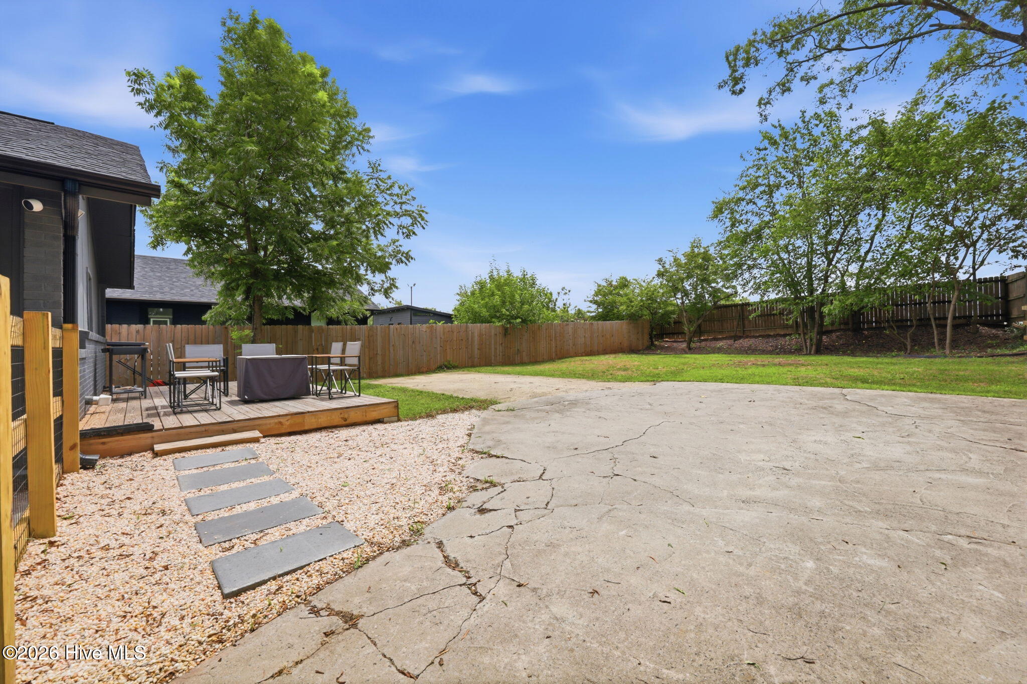 519 E End Avenue Property Photo 22