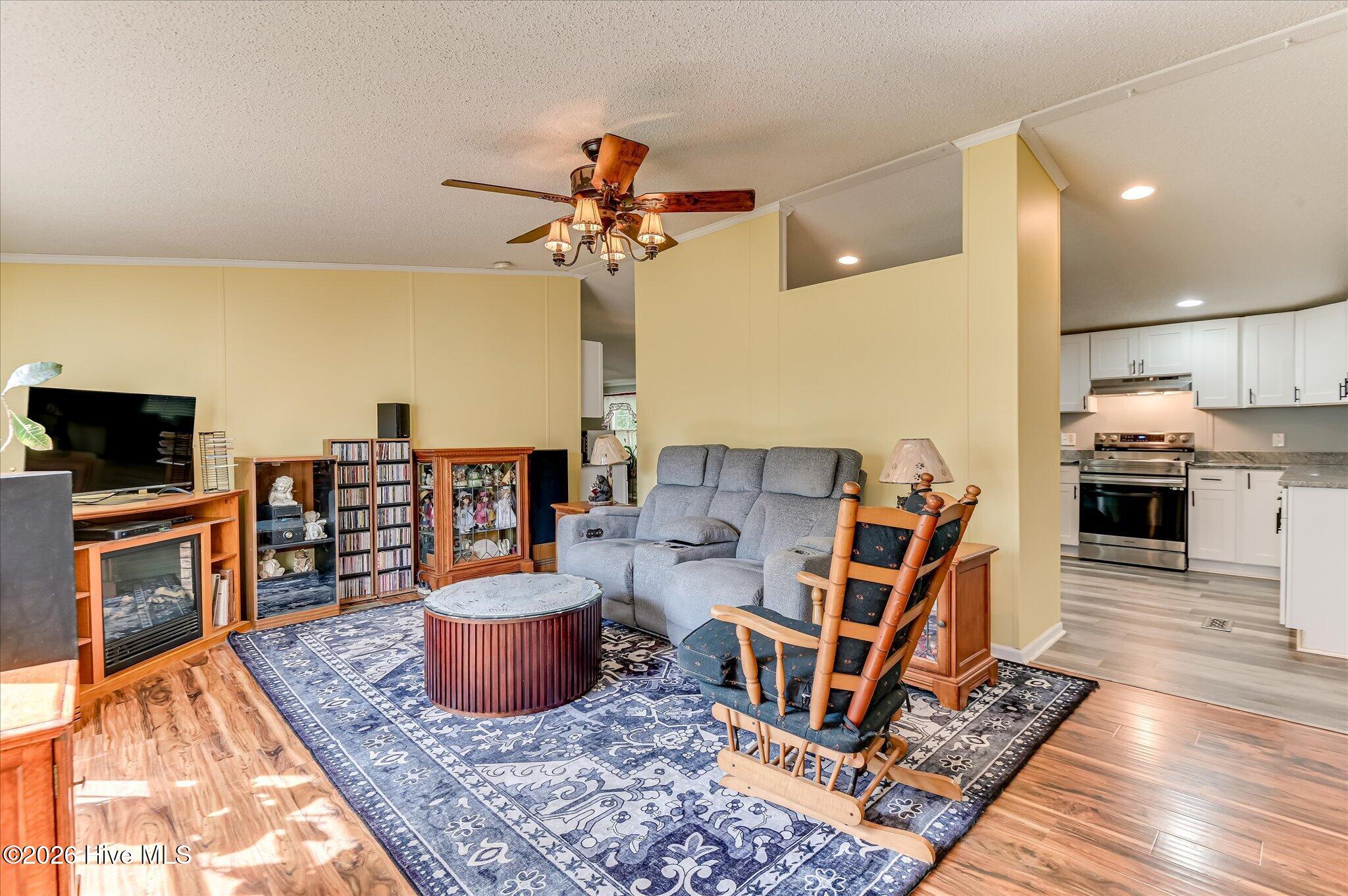 4190 River Road Property Photo 7
