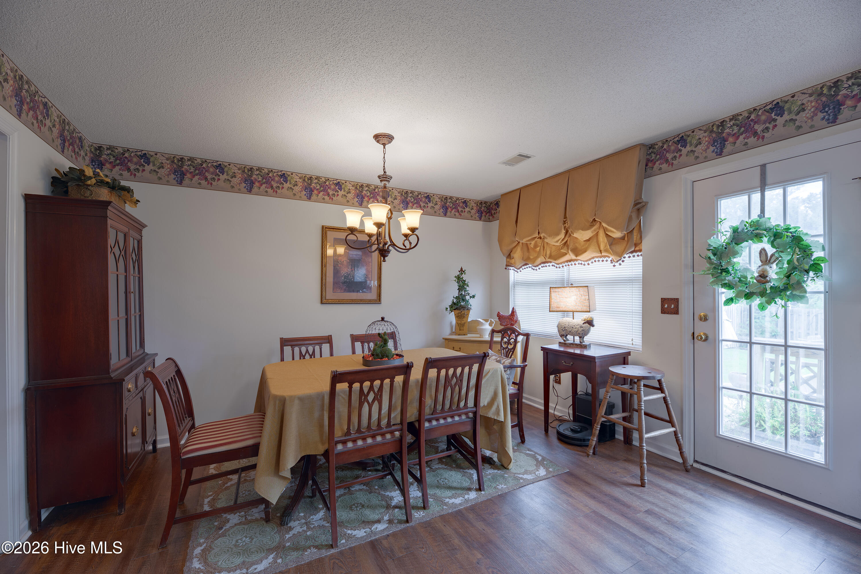 692 Devon Road Property Photo 5