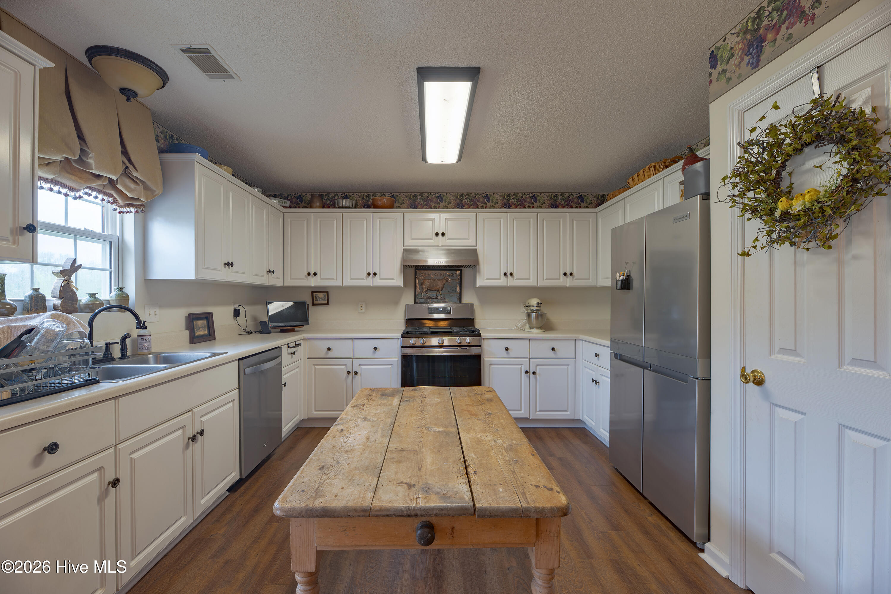 692 Devon Road Property Photo 6