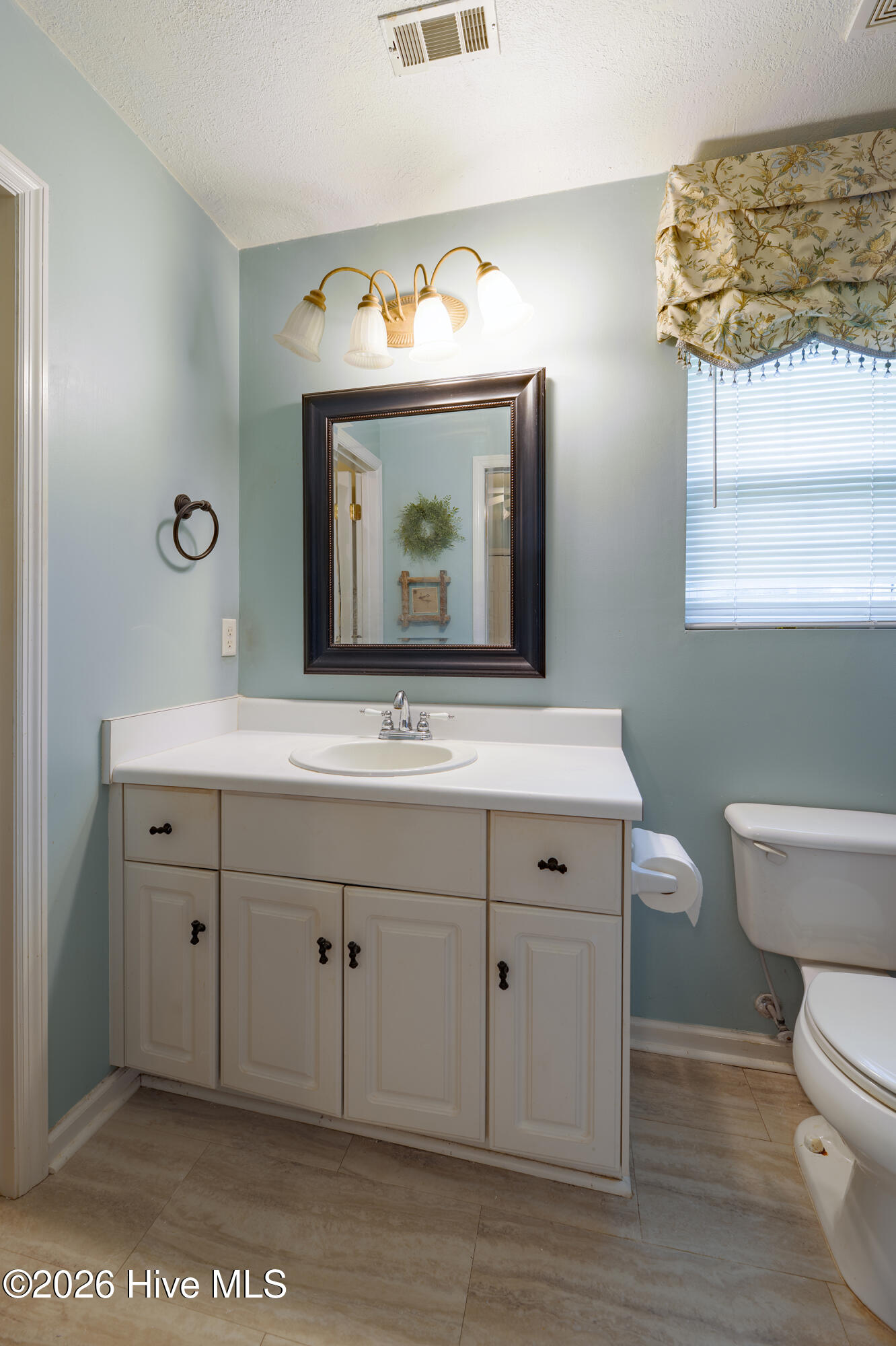692 Devon Road Property Photo 10