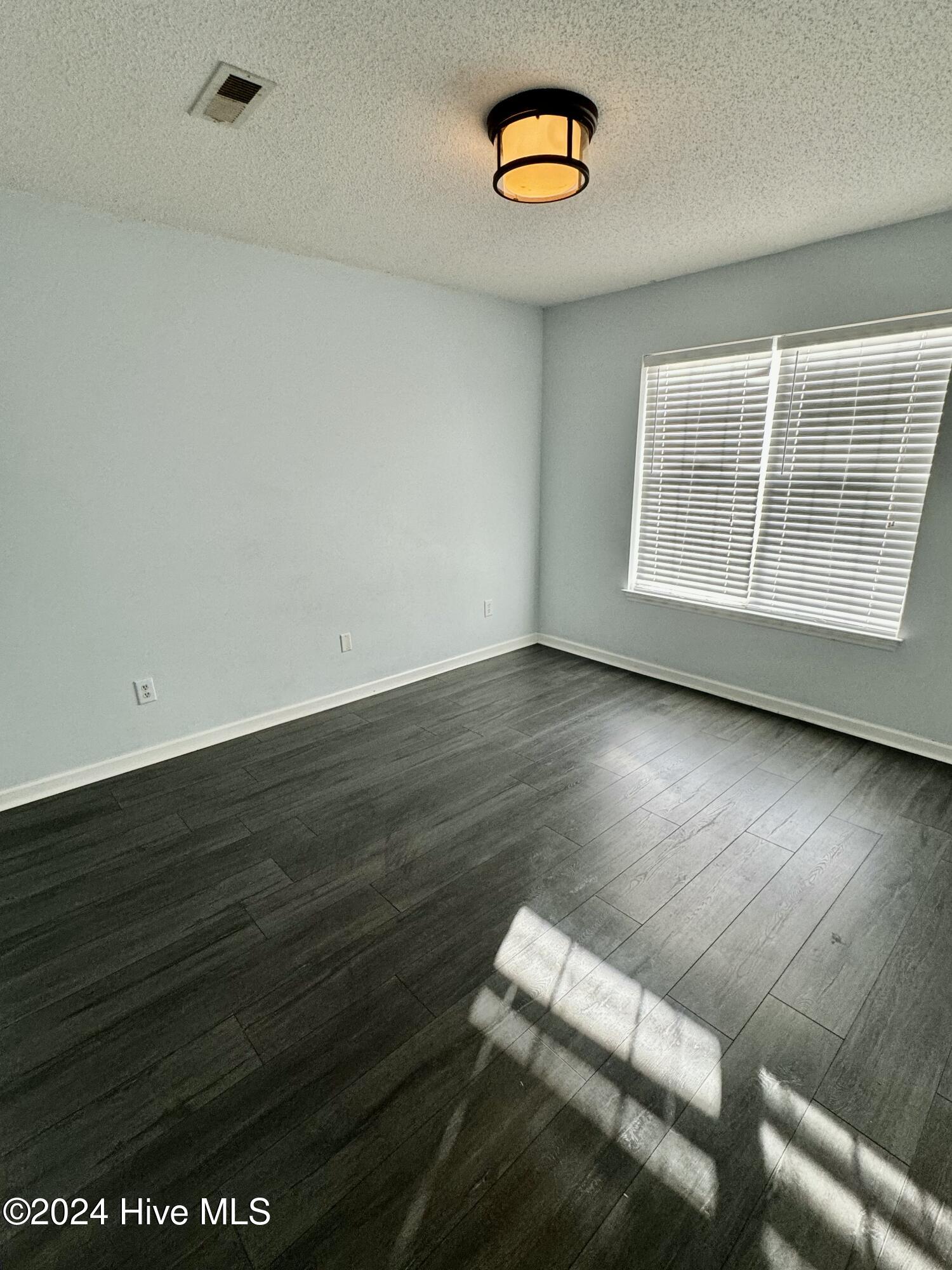 2702 Bluff View Drive B Property Photo 4