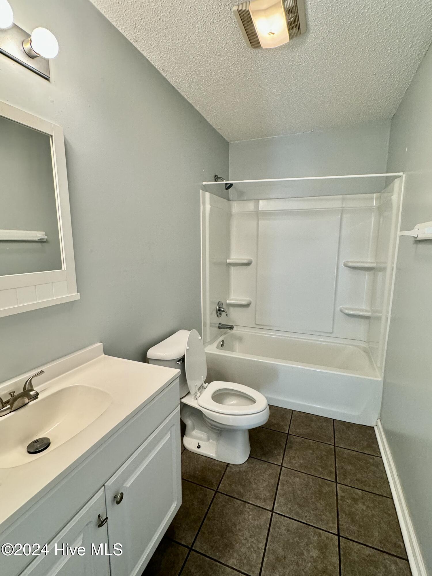 2702 Bluff View Drive B Property Photo 5