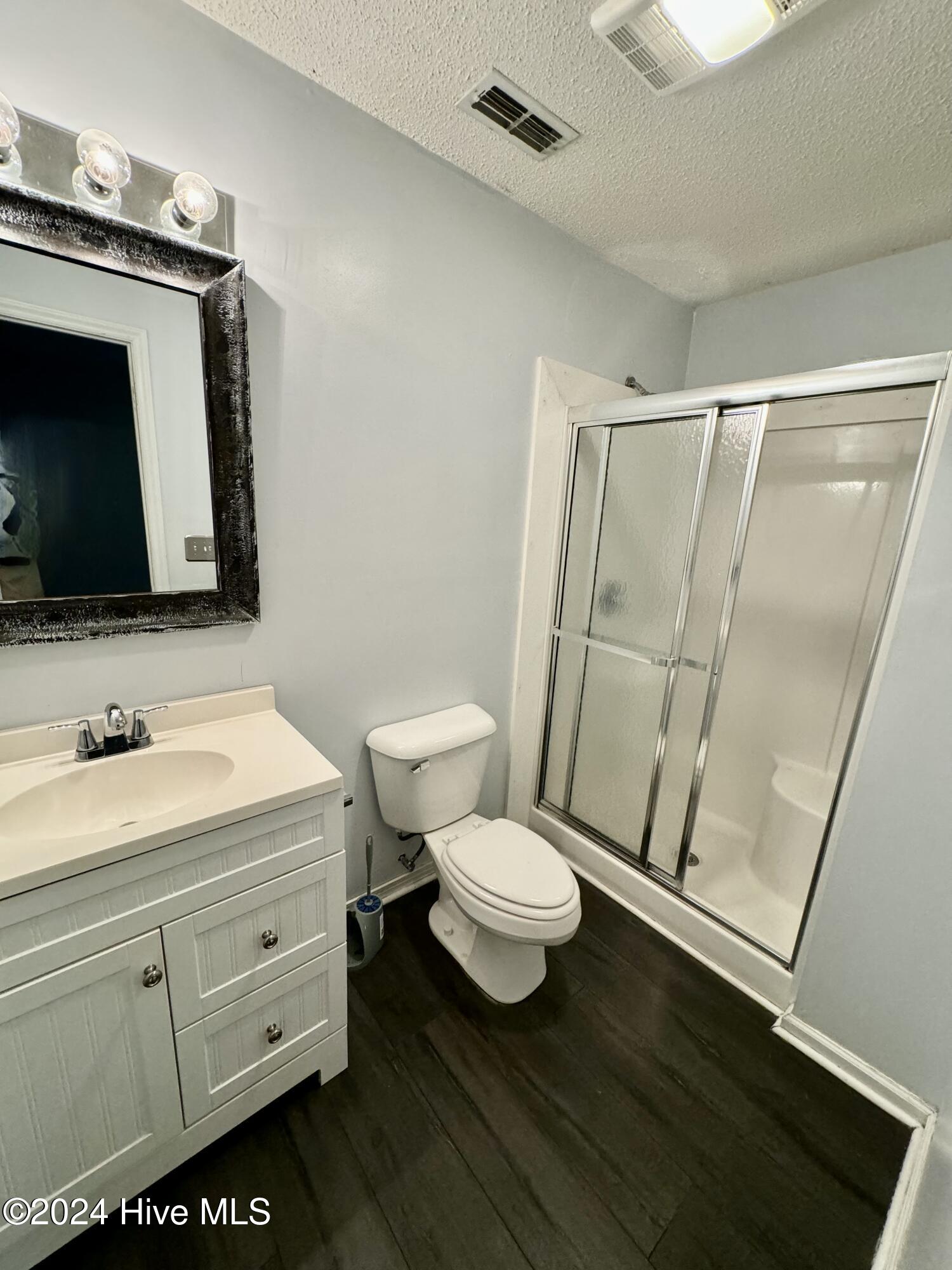 2702 Bluff View Drive B Property Photo 8