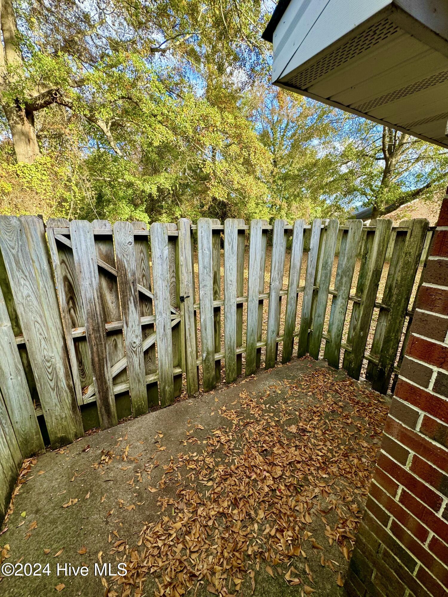 2702 Bluff View Drive B Property Photo 9
