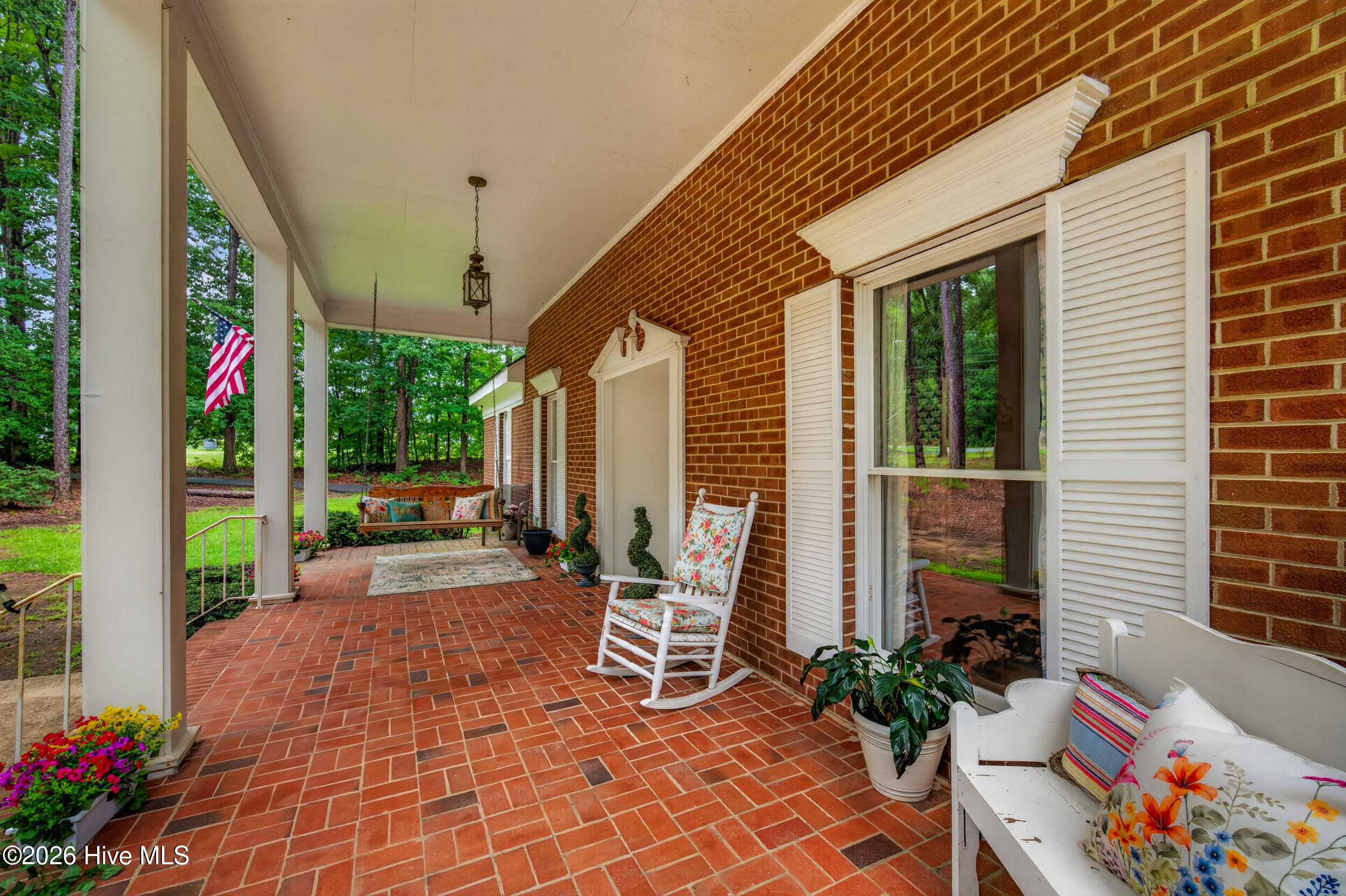 1595 North Moore Road Property Photo 6