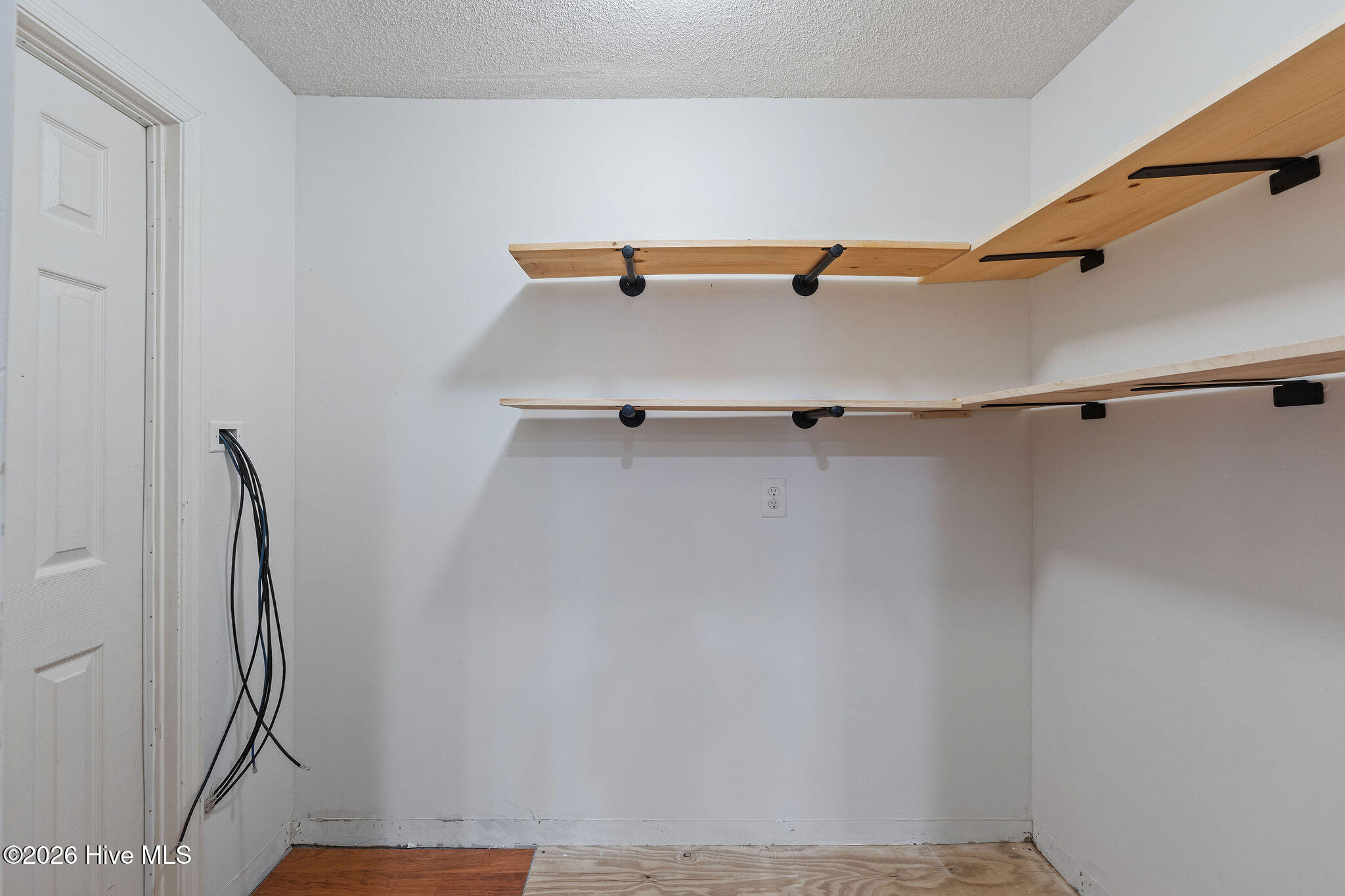 882 Windmill Lane Property Photo 28