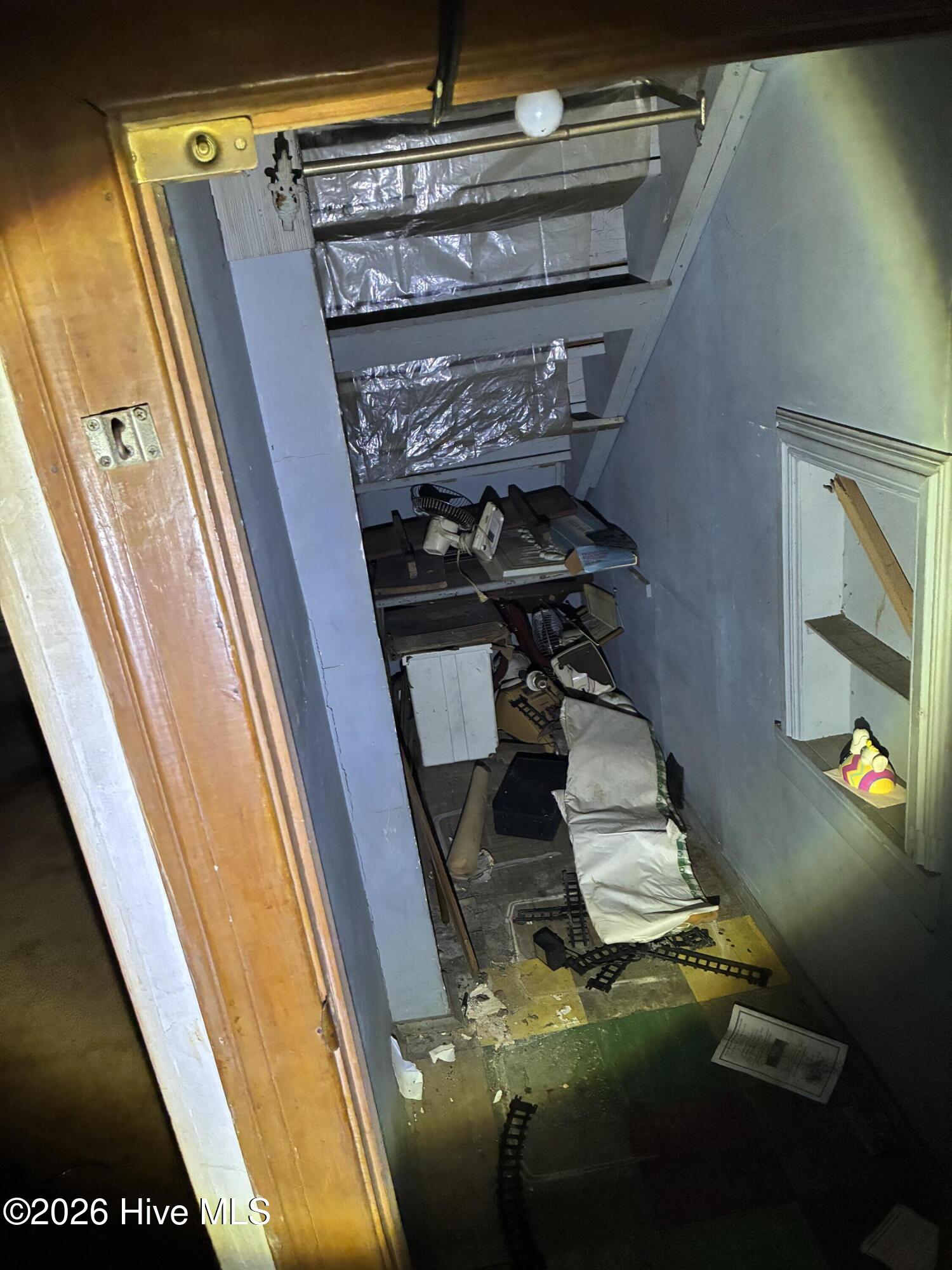 612 Green Street E Property Photo 4