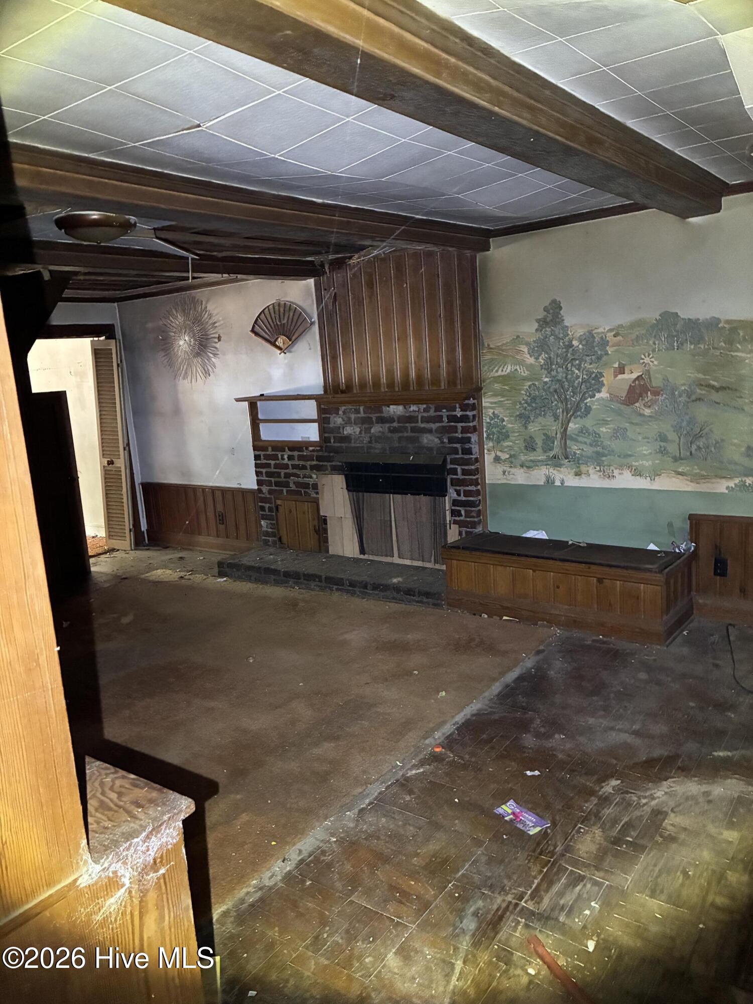 612 Green Street E Property Photo 5
