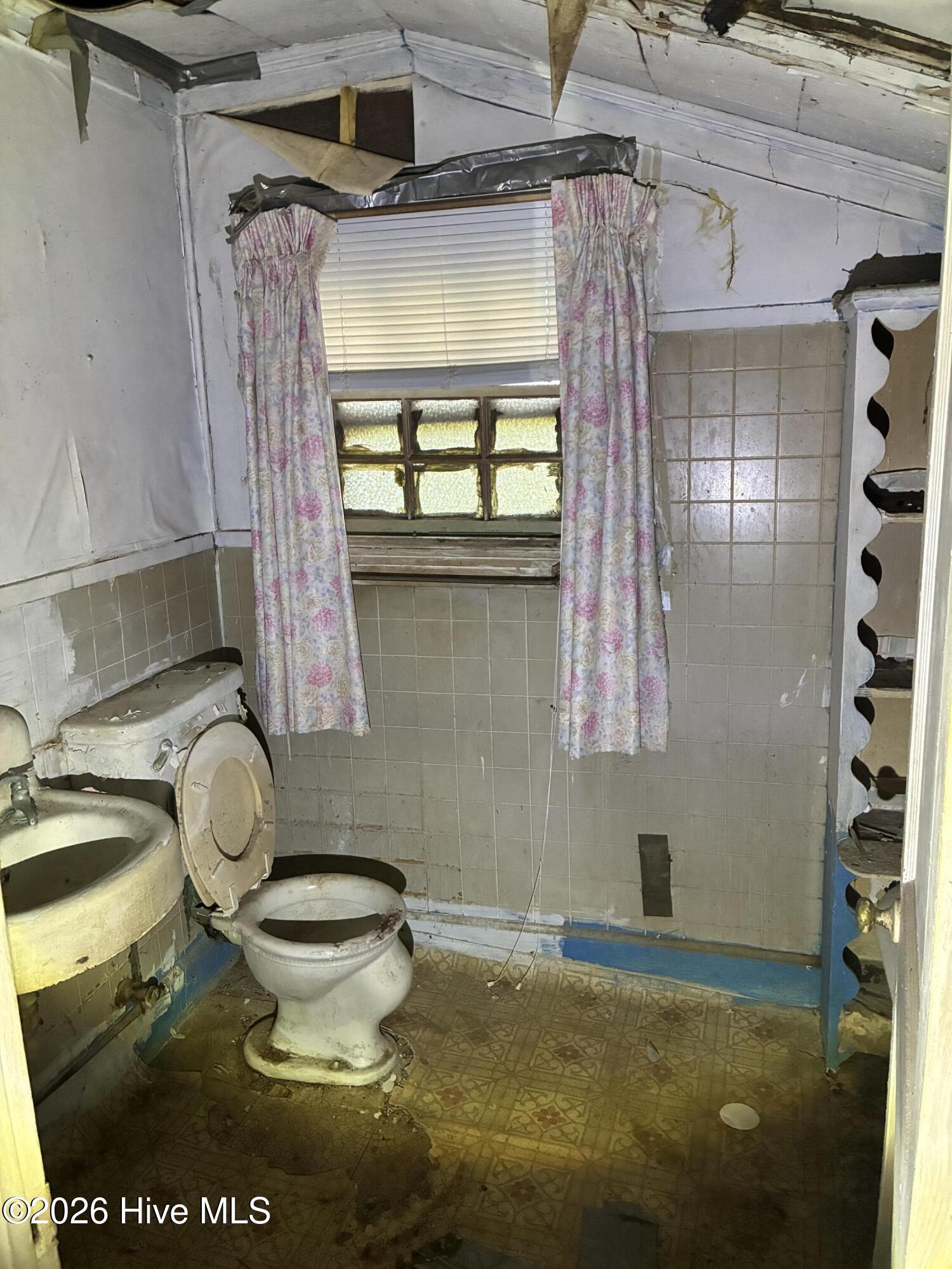 612 Green Street E Property Photo 6