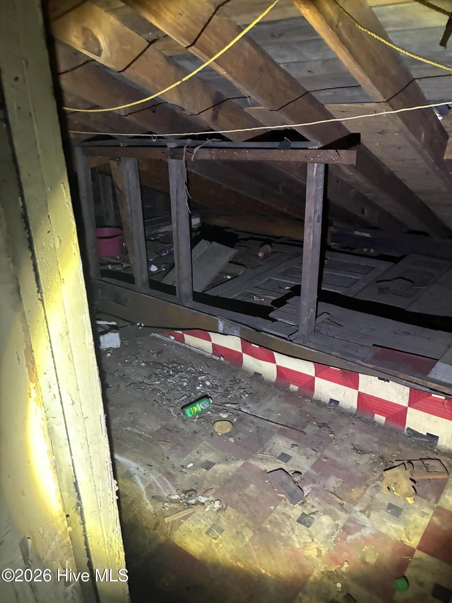 612 Green Street E Property Photo 9