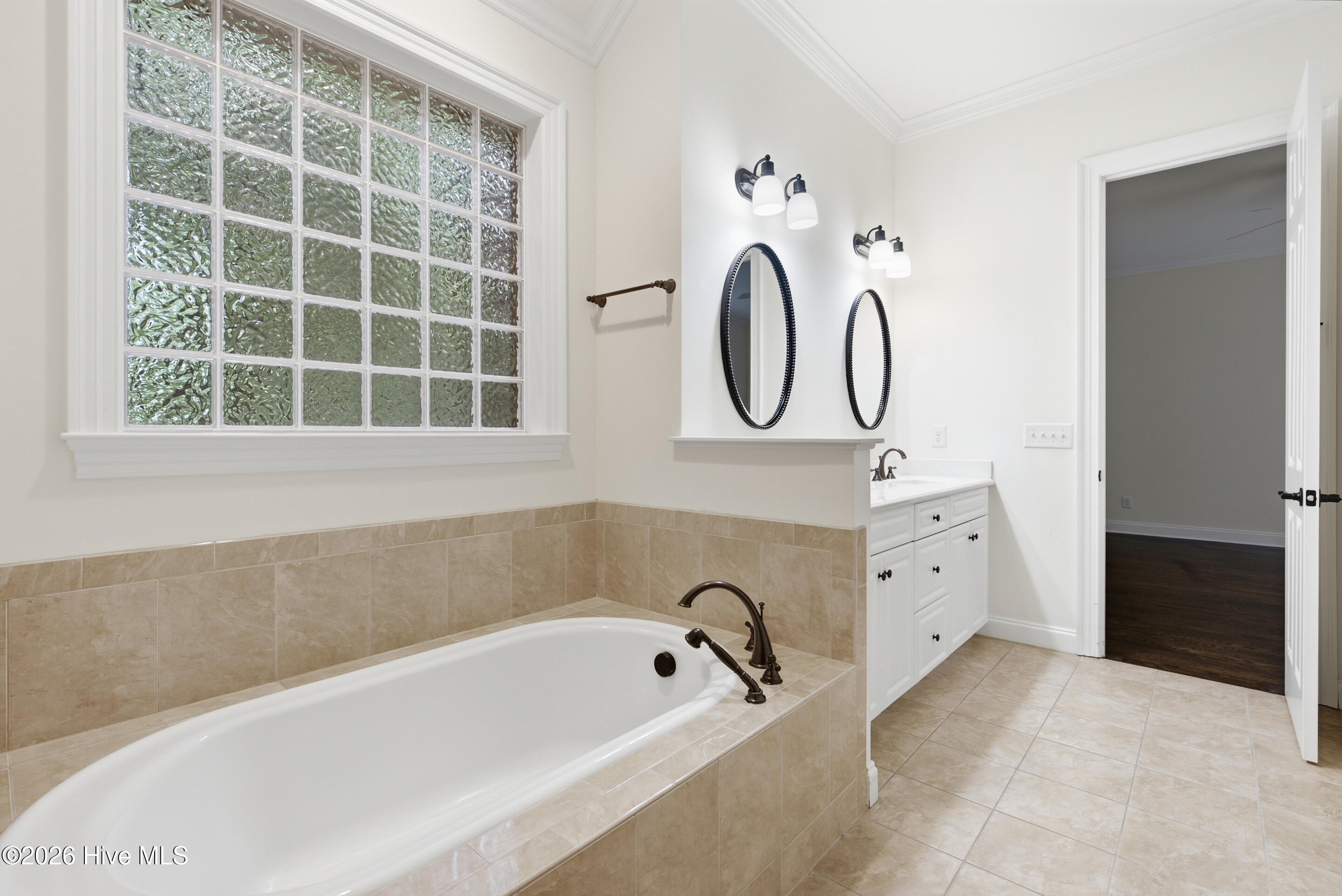 1105 Congressional Lane Property Photo 23