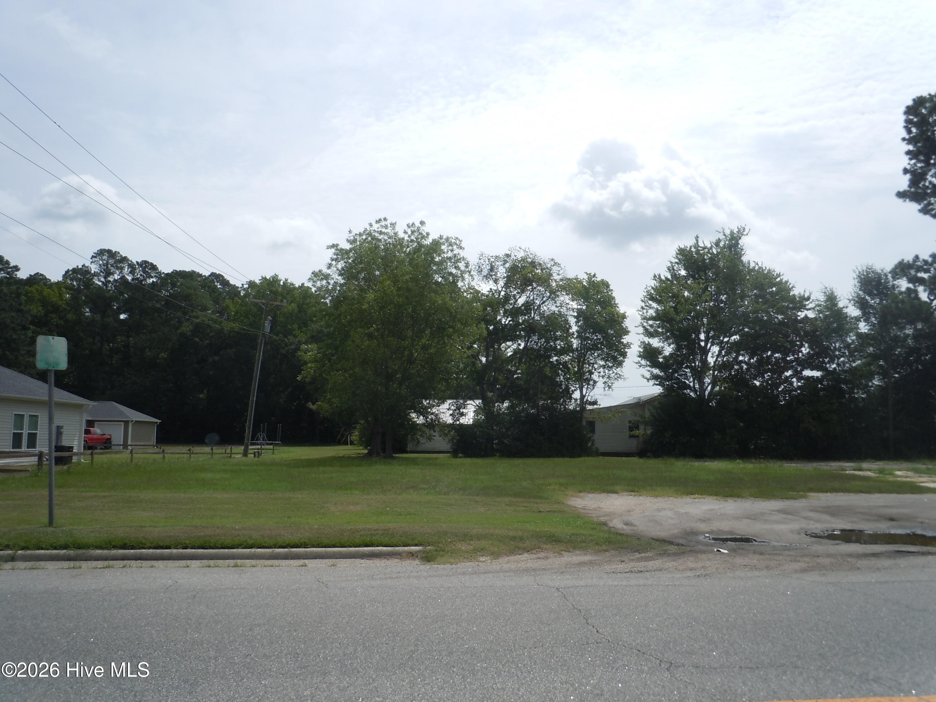 915 Hickman Road Property Photo 6