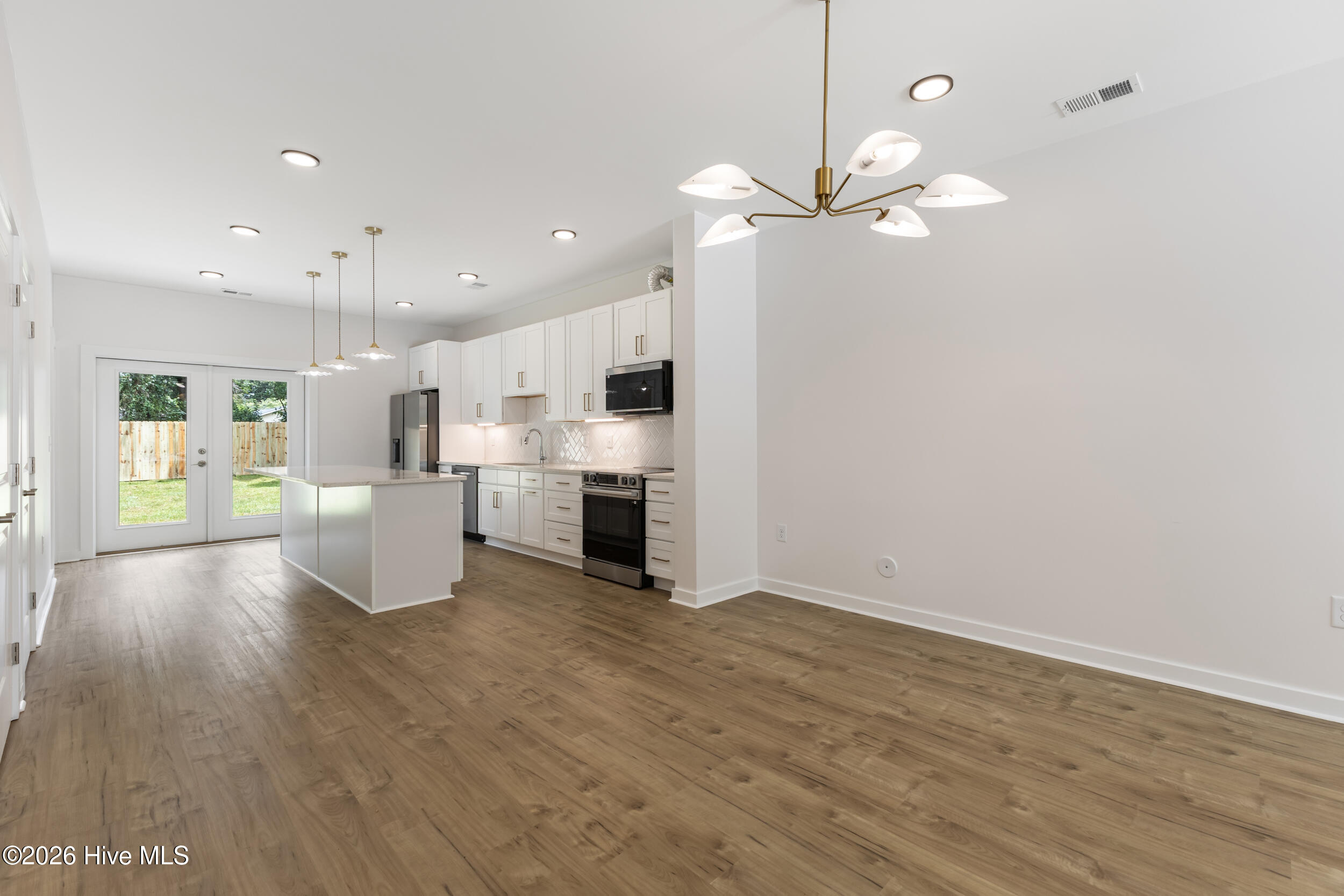 607 Marstellar Street Property Photo 8