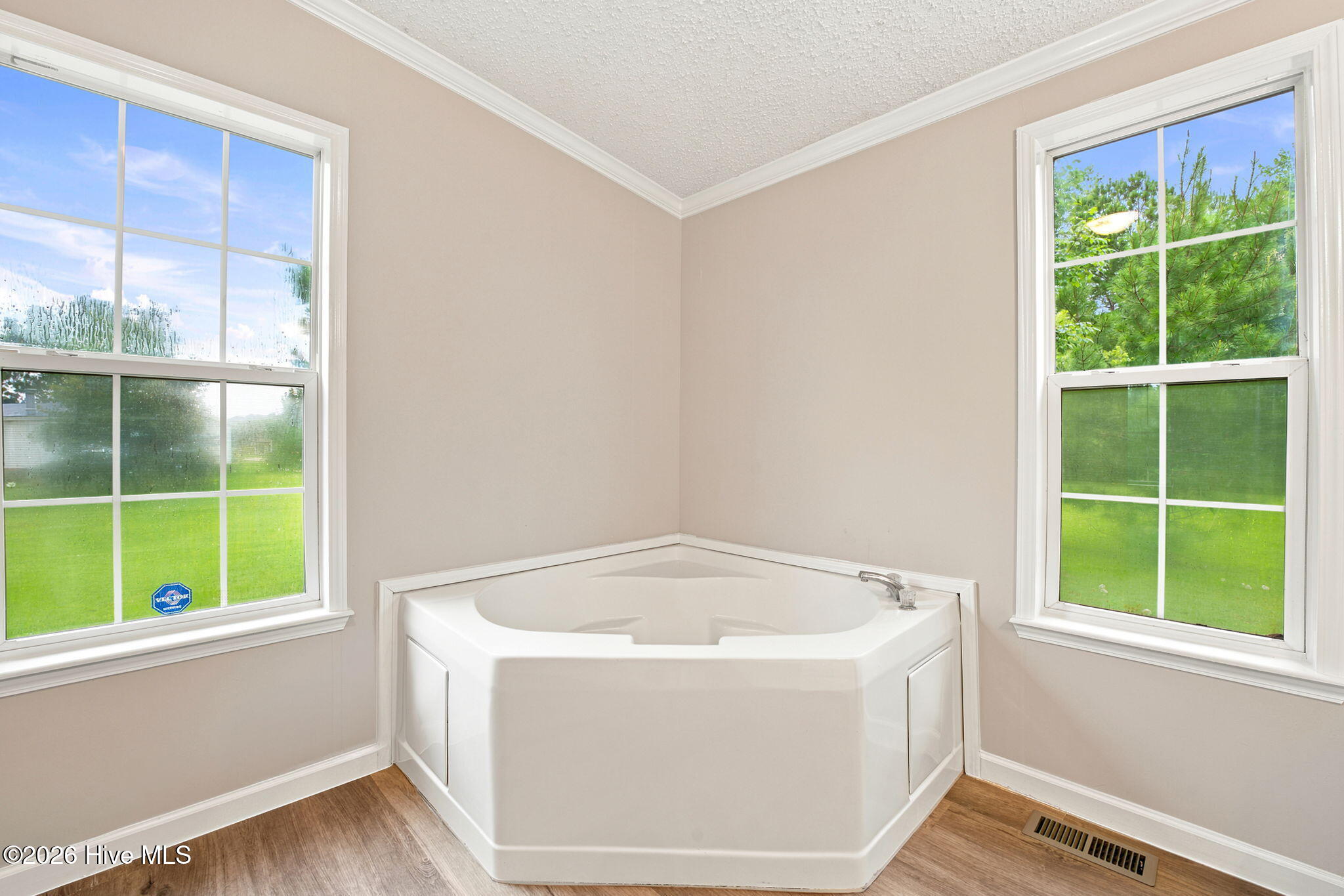 320 Macdonald Boulevard Property Photo 14